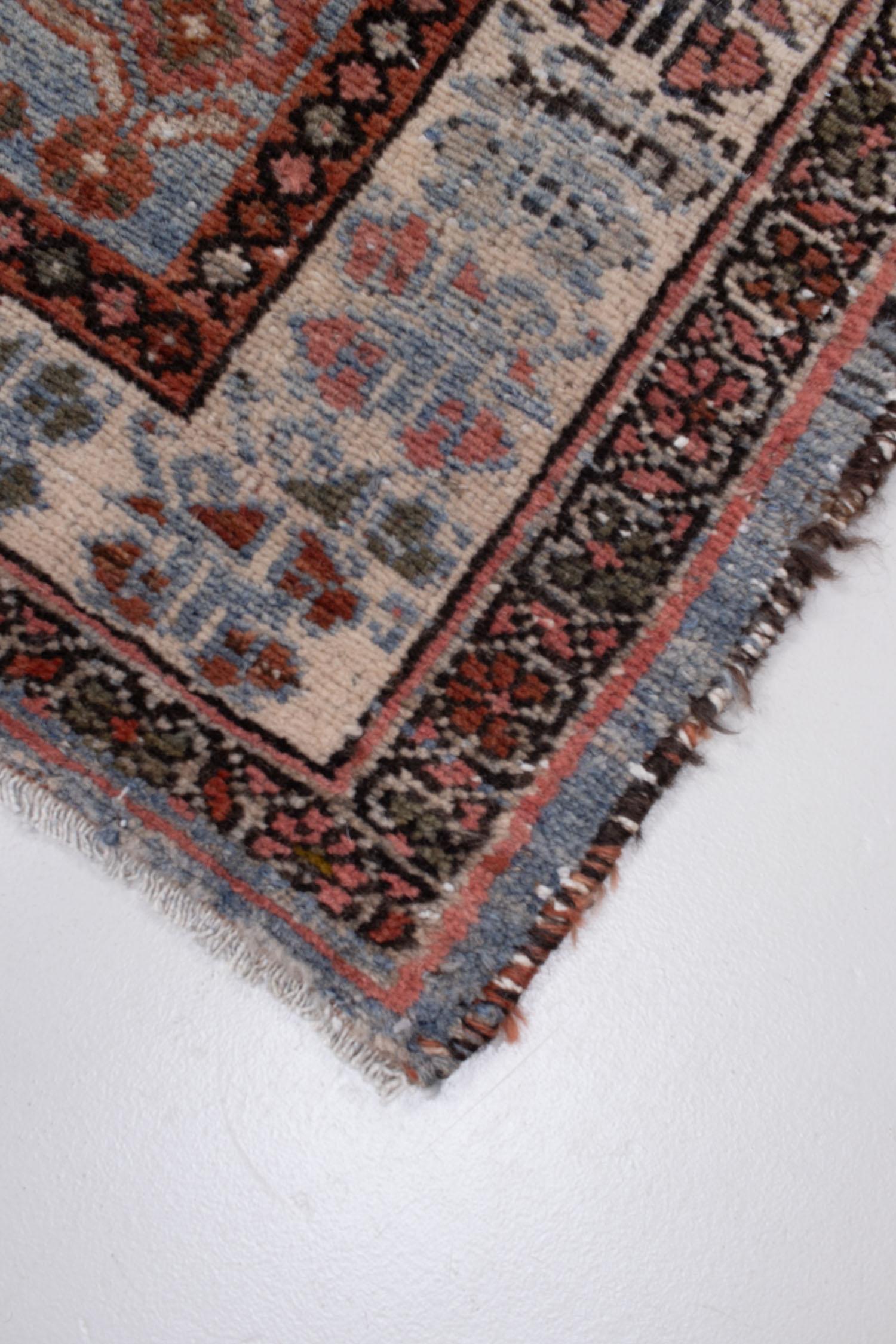 Vintage Persian Hamadan Rug In Good Condition For Sale In West Palm Beach, FL