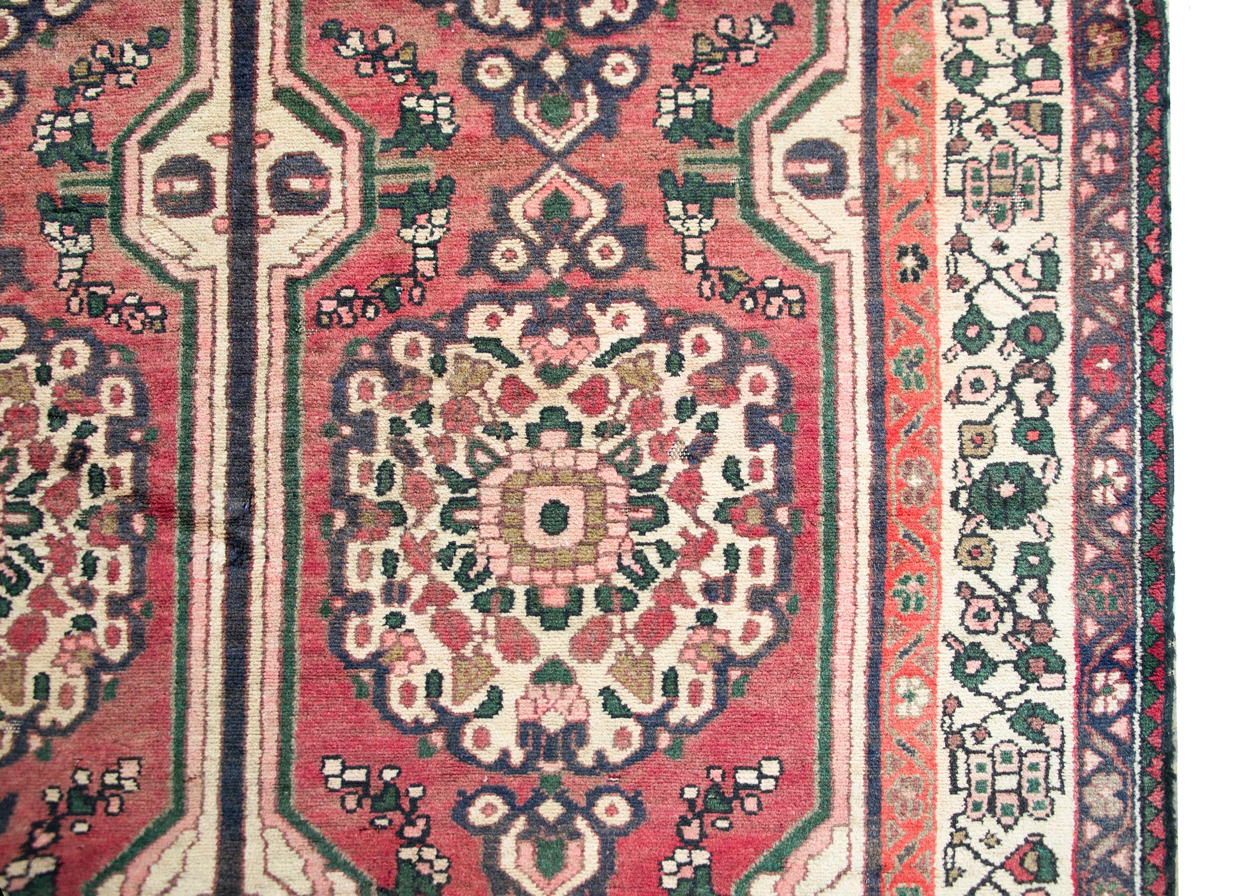 Vintage Persian Hamadan Rug In Good Condition For Sale In Chicago, IL