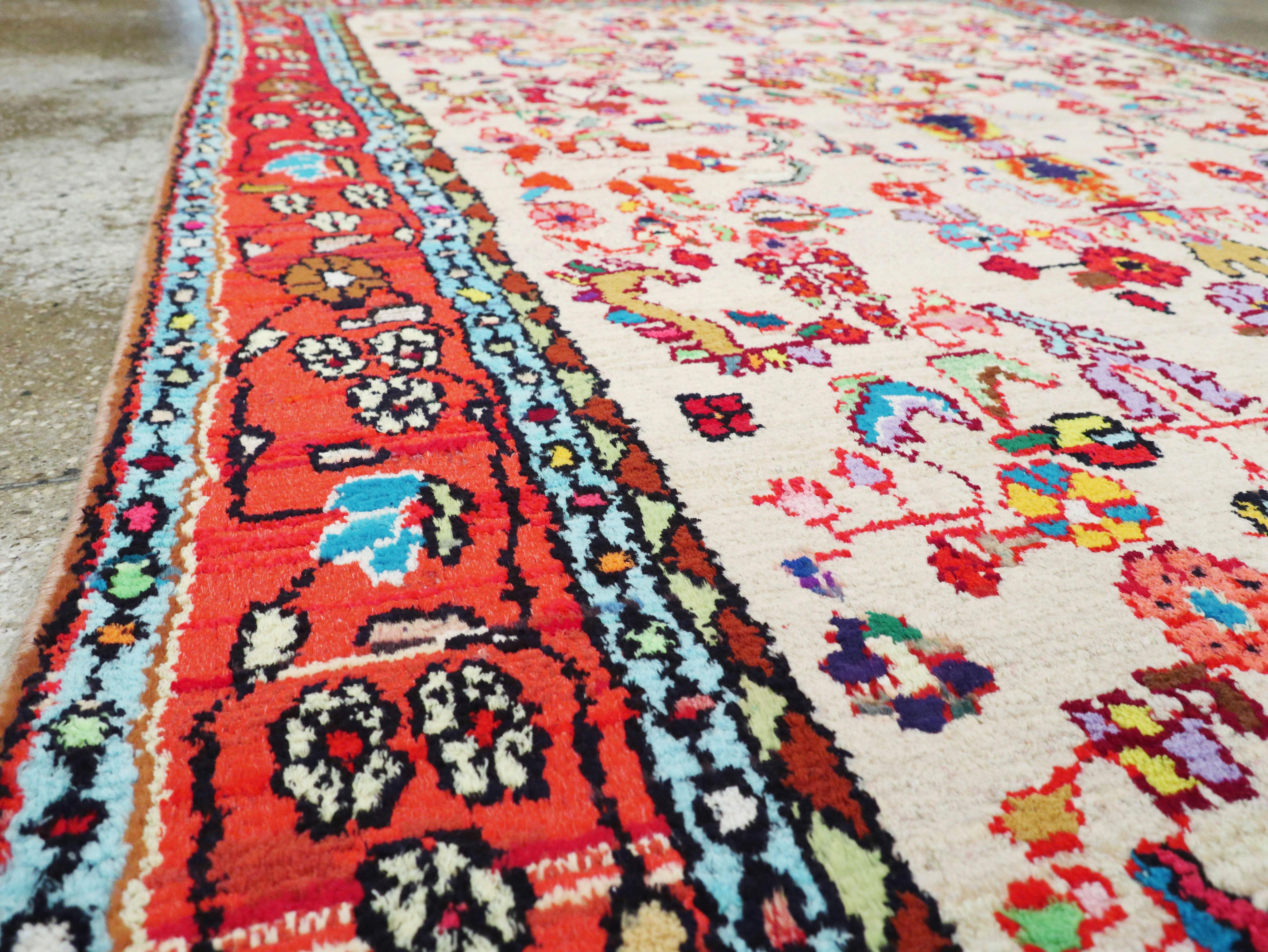 Vintage Persian Hamadan Rug In Excellent Condition For Sale In New York, NY