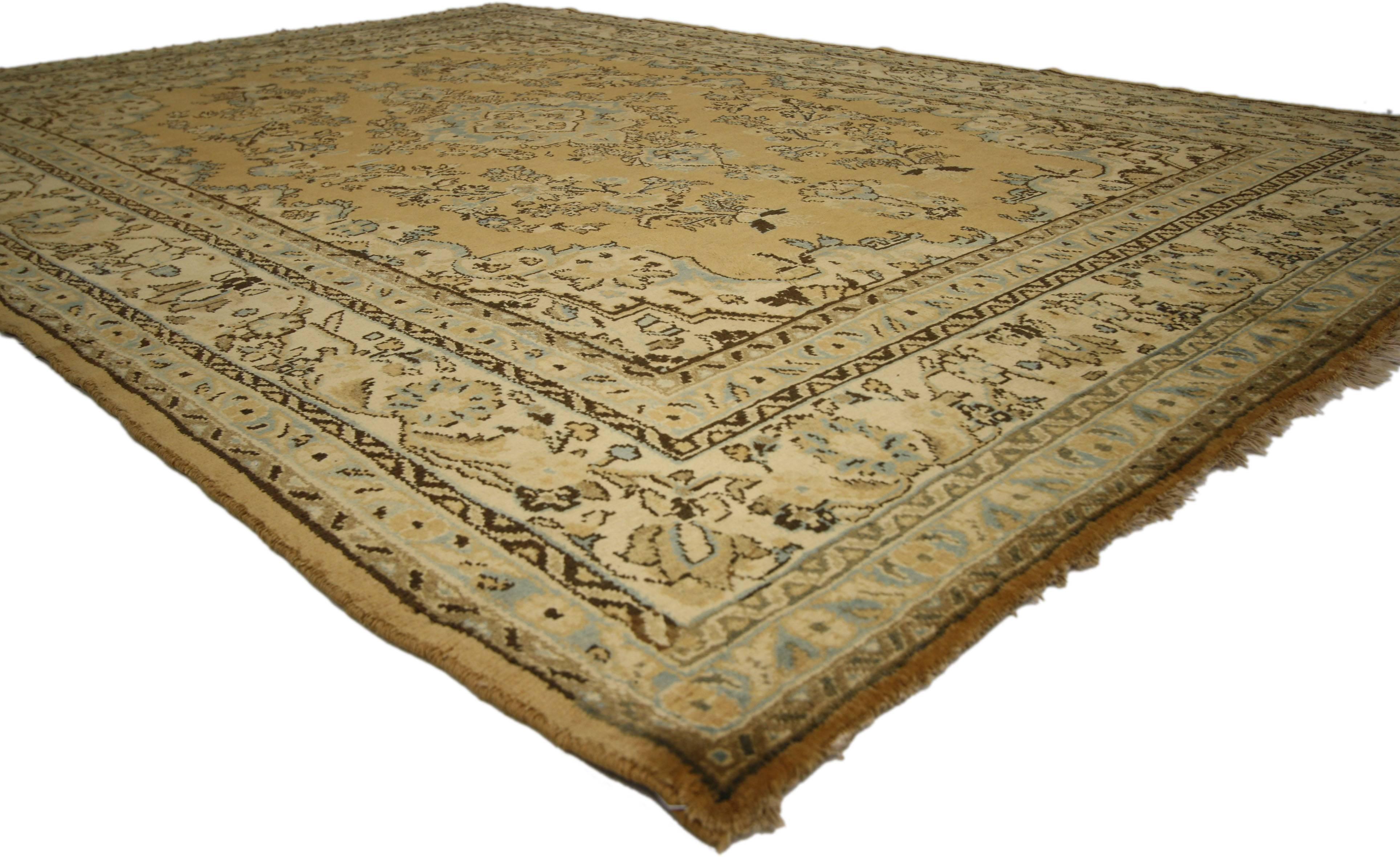 76087, vintage Persian Hamadan rug with American Sarouk style. This hand-knotted wool vintage Persian Hamadan rug with American Sarouk style features elaborate curtain-like spandrels and small Sarouk medallion surrounded by an arrangement of floral