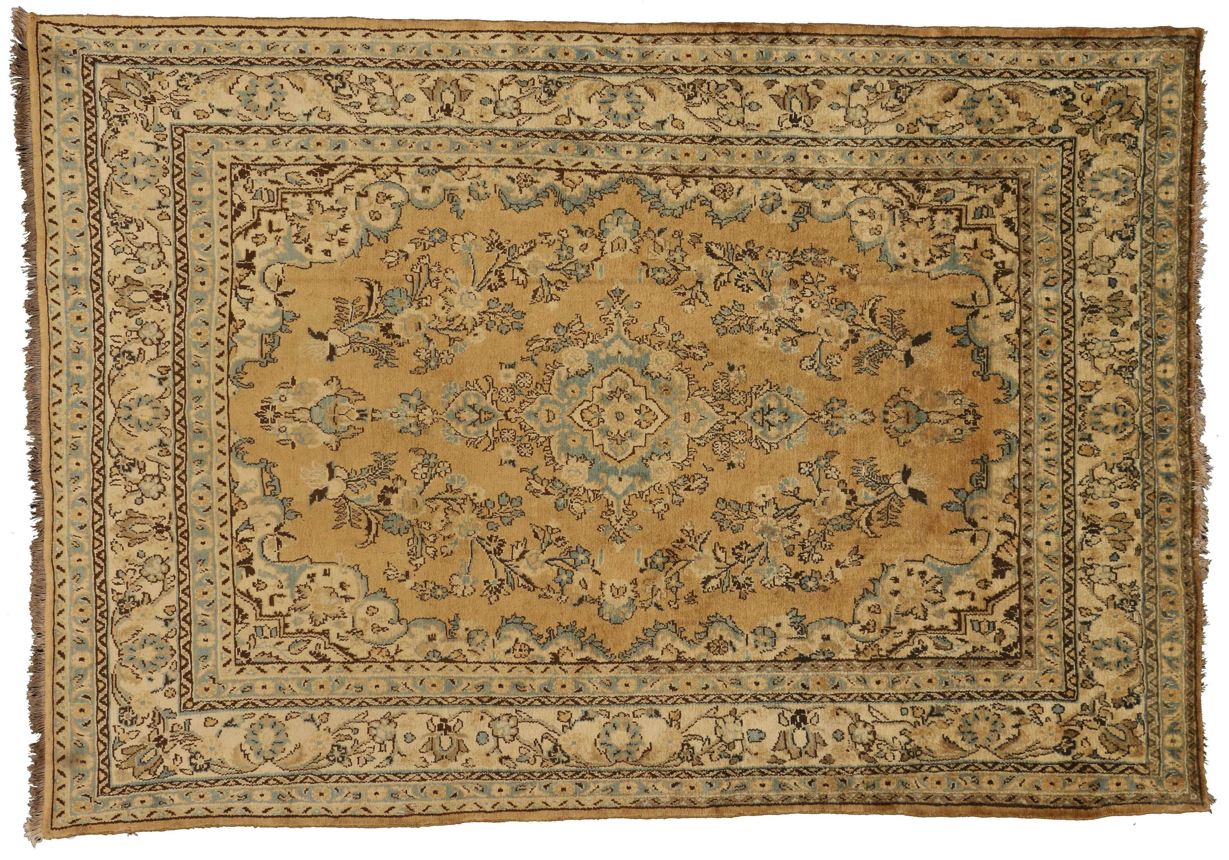 Vintage Persian Hamadan Rug with American Sarouk Style In Good Condition For Sale In Dallas, TX