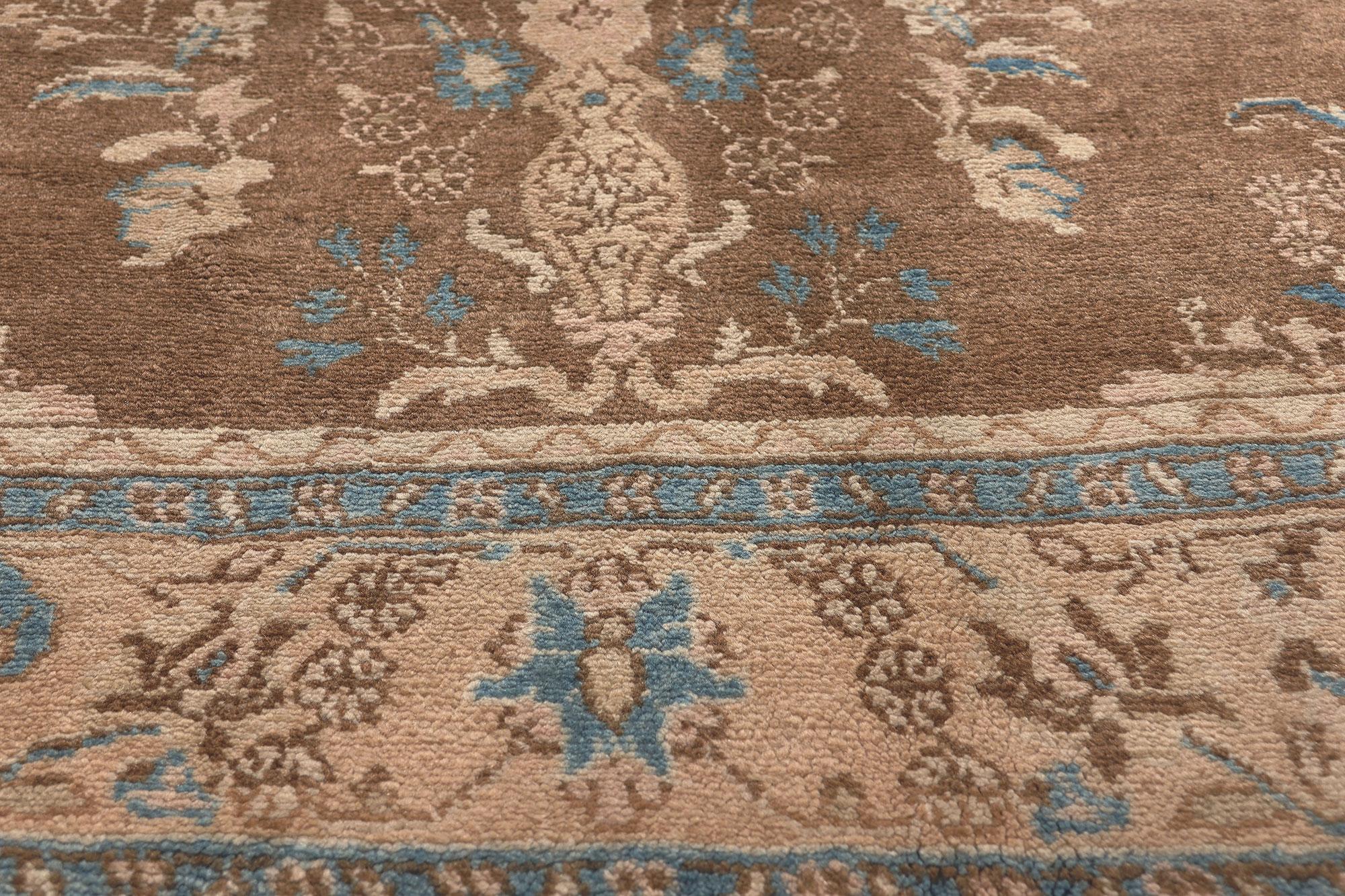 Vintage Persian Hamadan Sarouk Rug, Classic Elegance Meets Nostalgic Charm In Good Condition For Sale In Dallas, TX