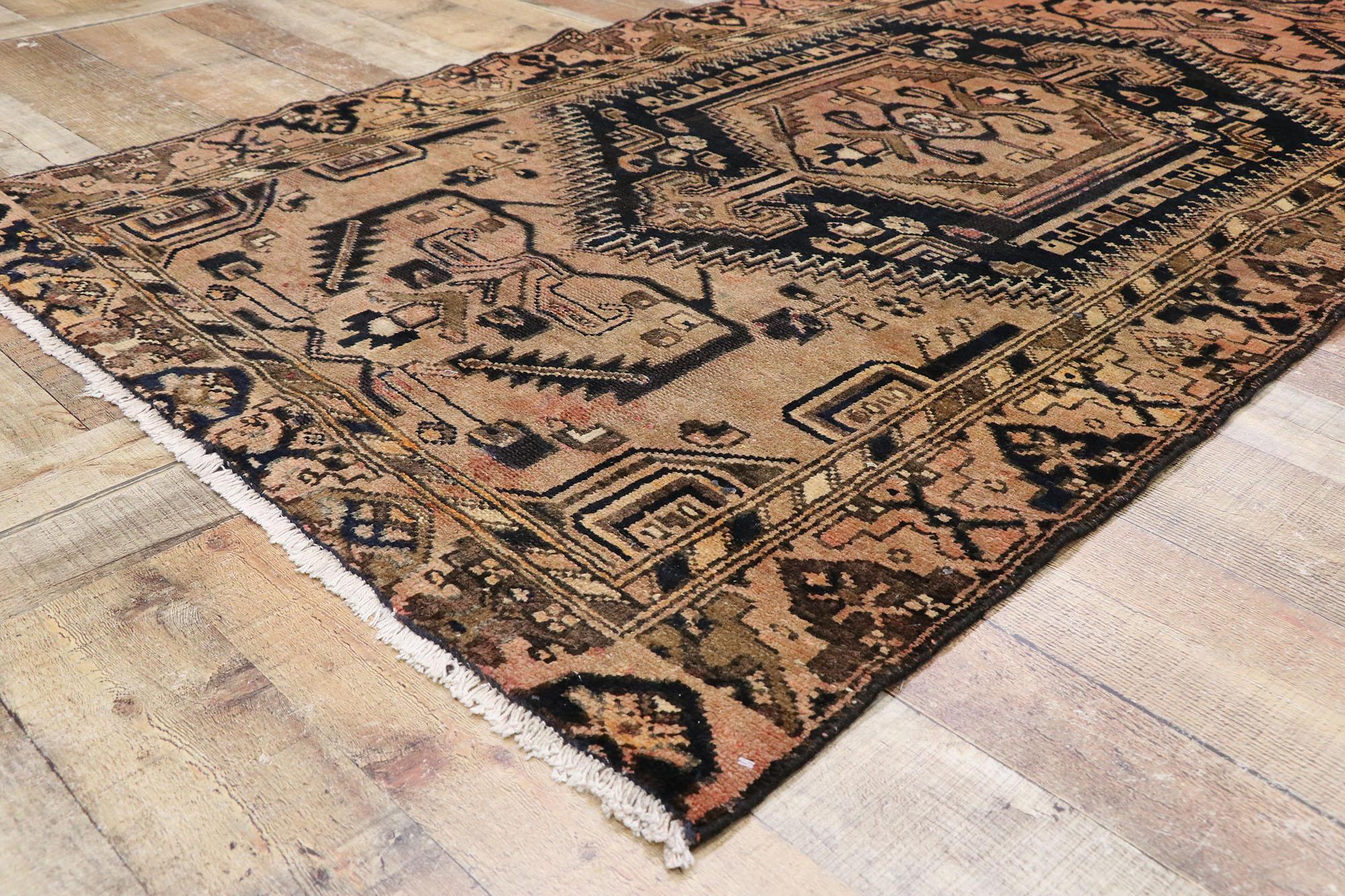 Persischer Hamadan-Teppich im modernen Stammesstil, moderner Stil (20. Jahrhundert) im Angebot