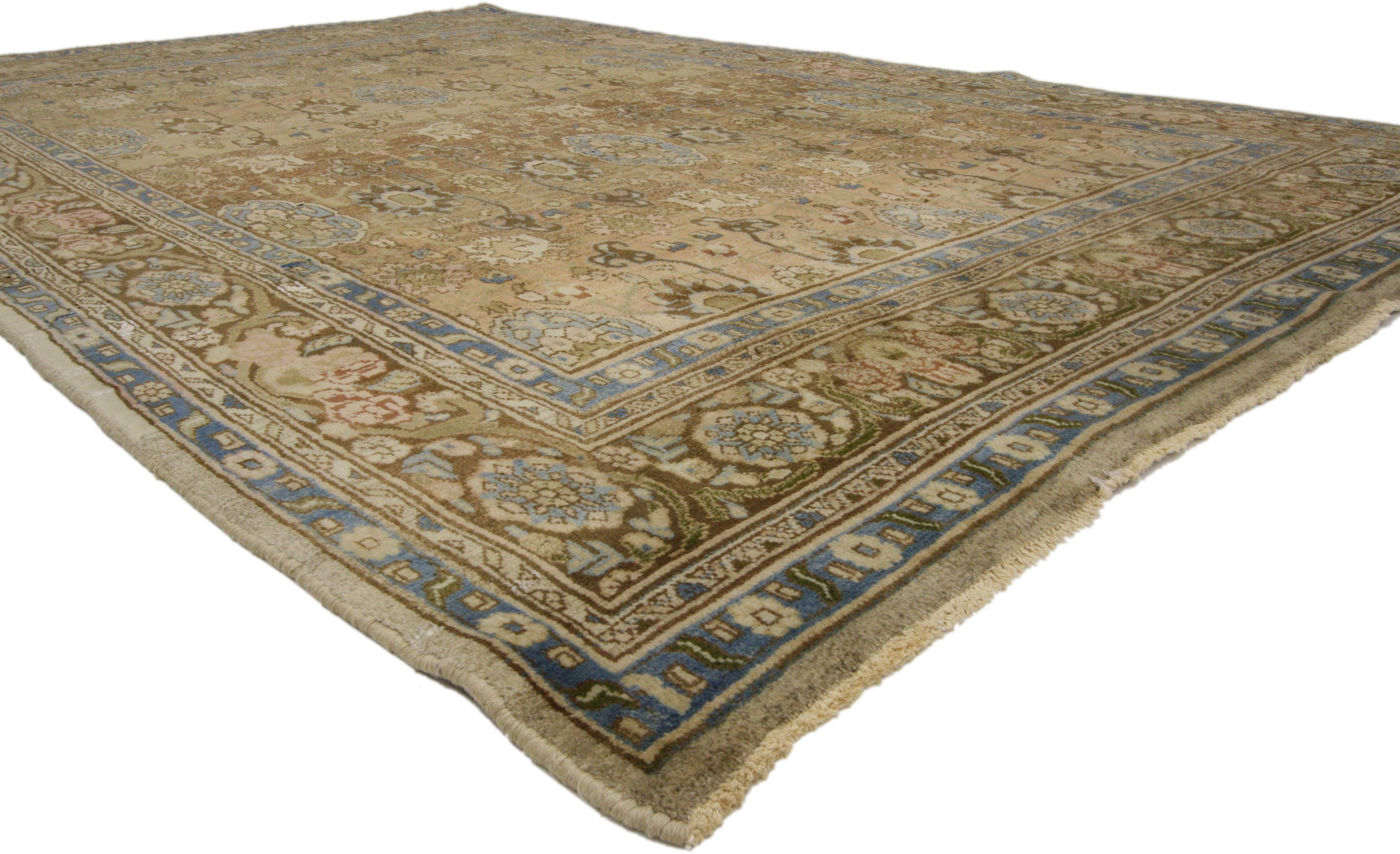75966 Vintage Persian Hamadan Rug 06'09 x 10'11. Chaleureux et accueillant, ce tapis persan Hamadan vintage en laine nouée à la main présente un motif botanique sur toute sa surface, décoré de fleurs, de motifs feuillus stylisés et de médaillons.
