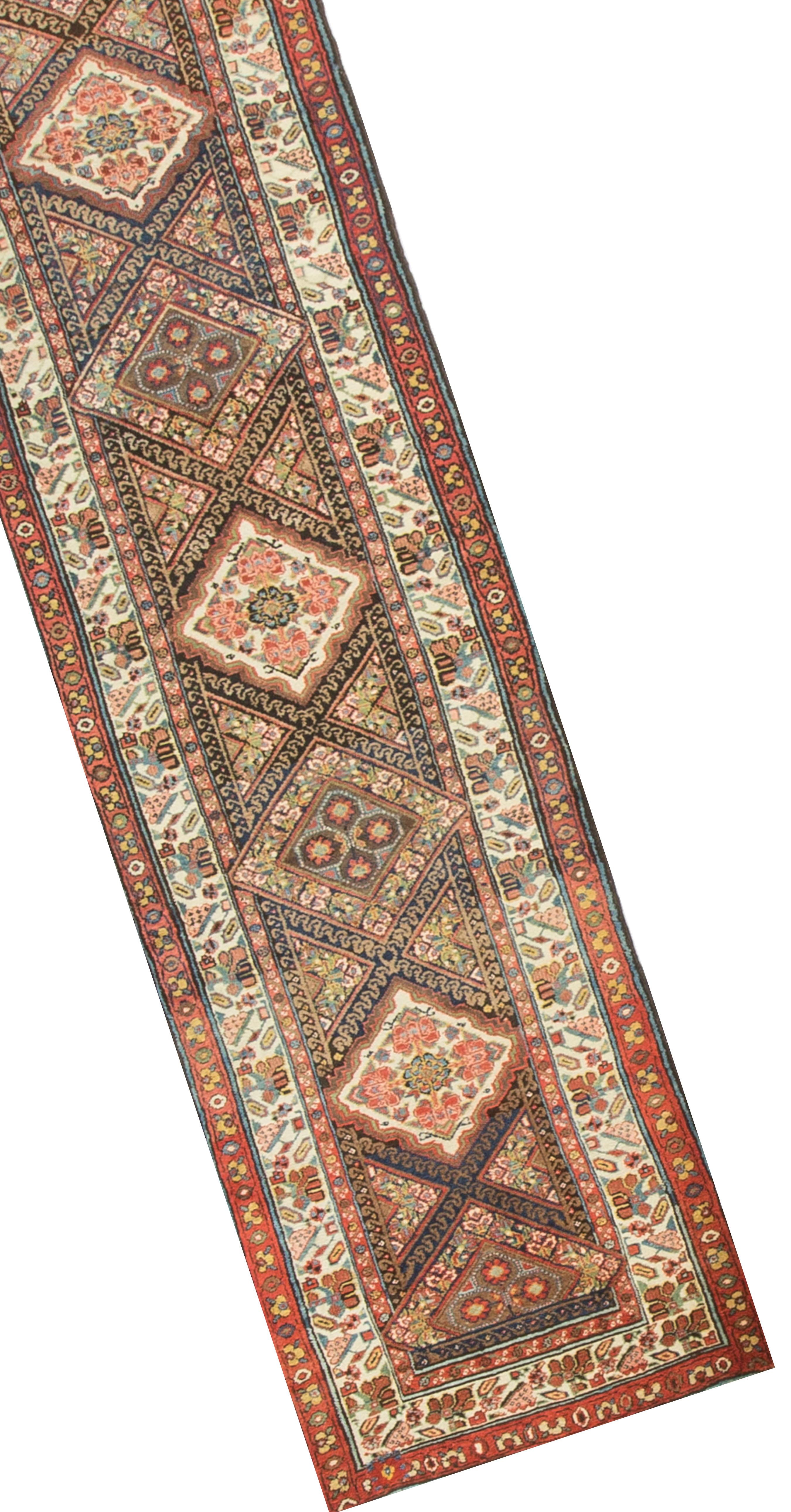 Annodato a mano Runner persiano vintage di Hamadan, 1920 circa  3'2 x 12' in vendita