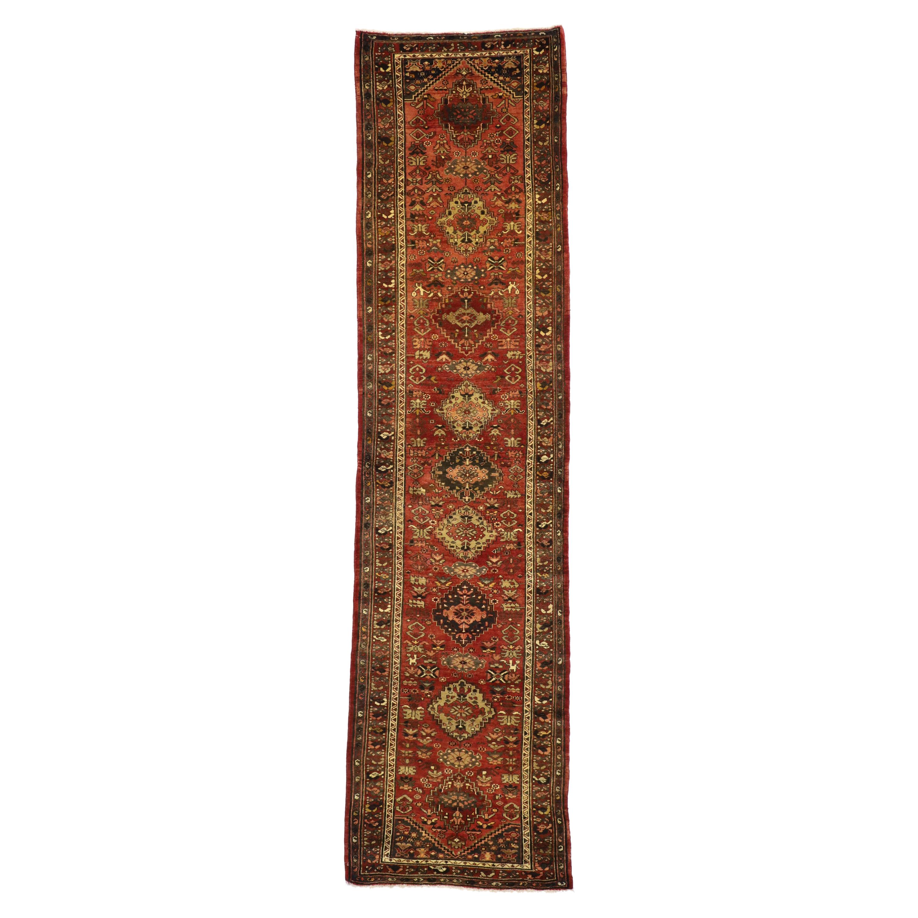 Tapis de couloir vintage persan Hamadan de style jacobéen, couloir de couloir