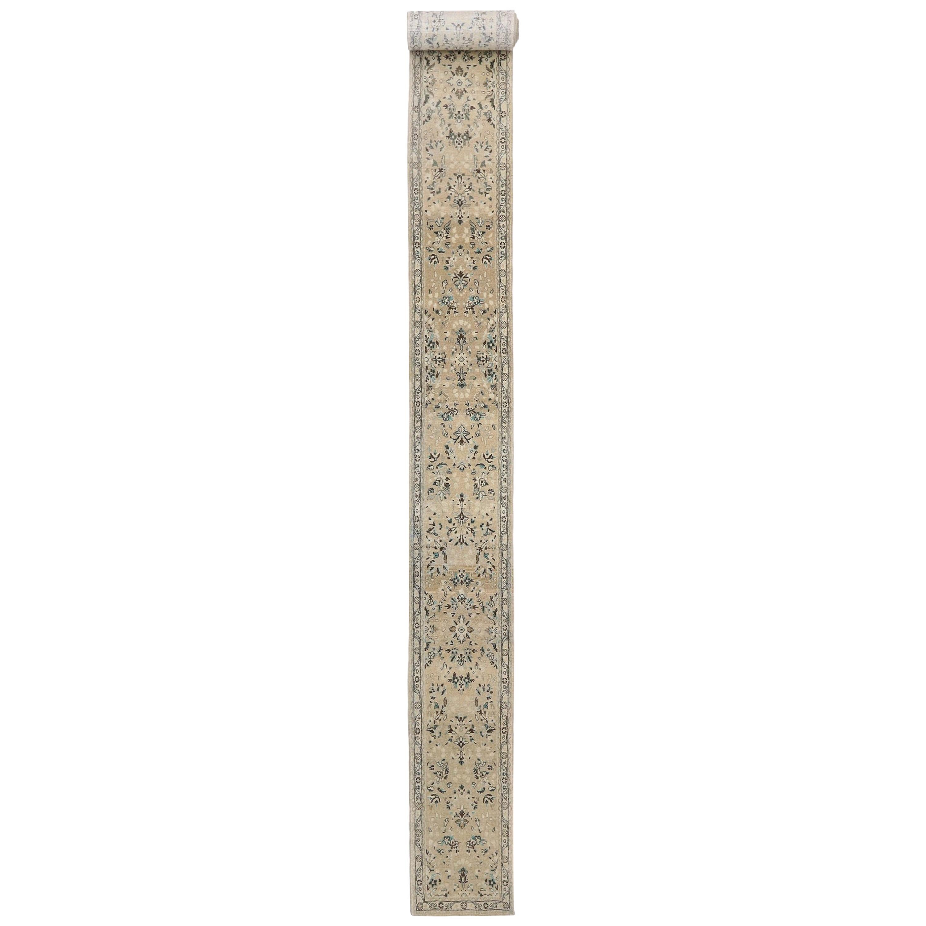 Tapis de couloir vintage persan Hamadan avec romantique style cottage français en vente