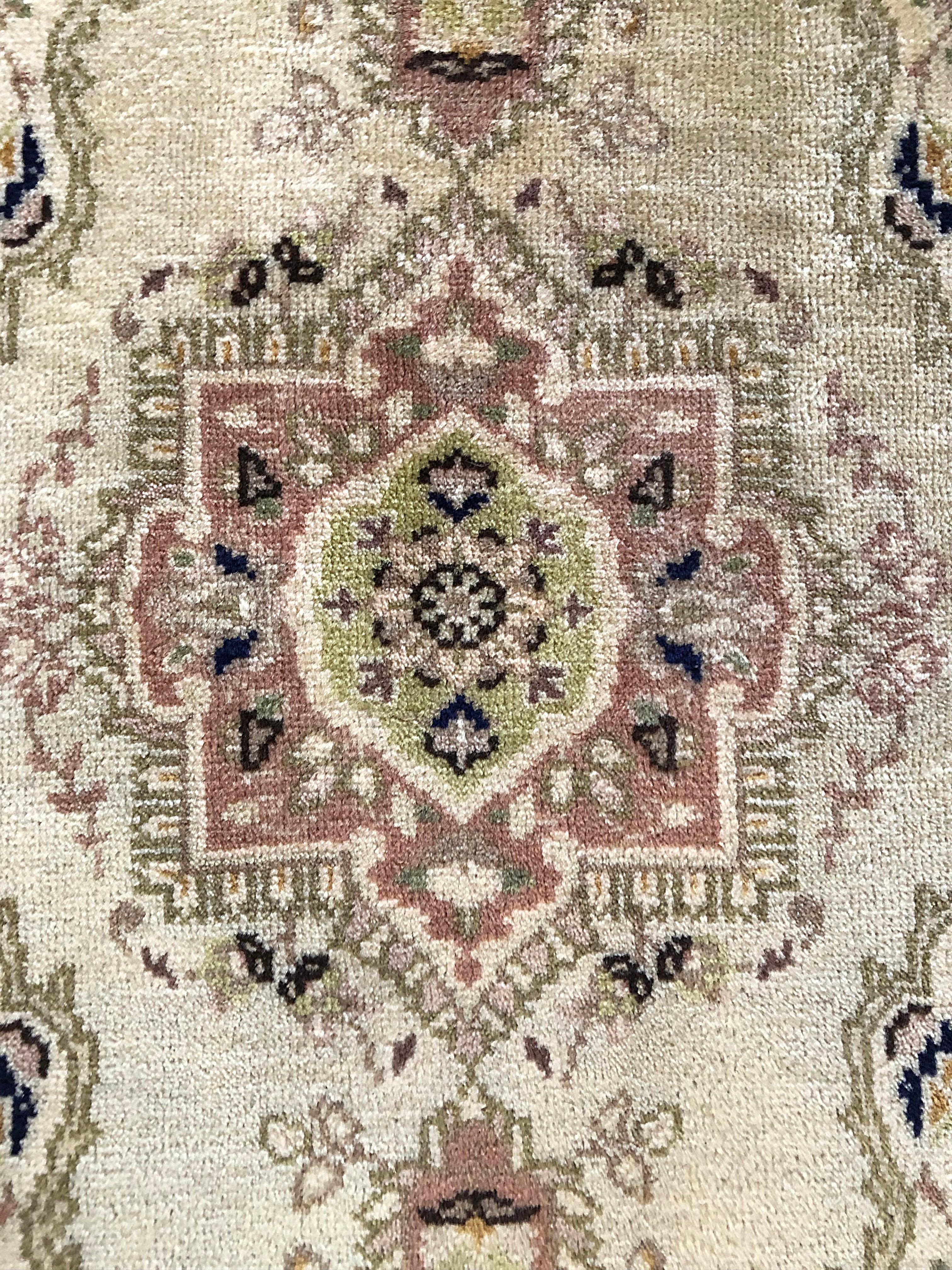 Vintage Persian Hand Knotted Cream Tabatabai Rug, circa 1970s In Good Condition In San Diego, CA