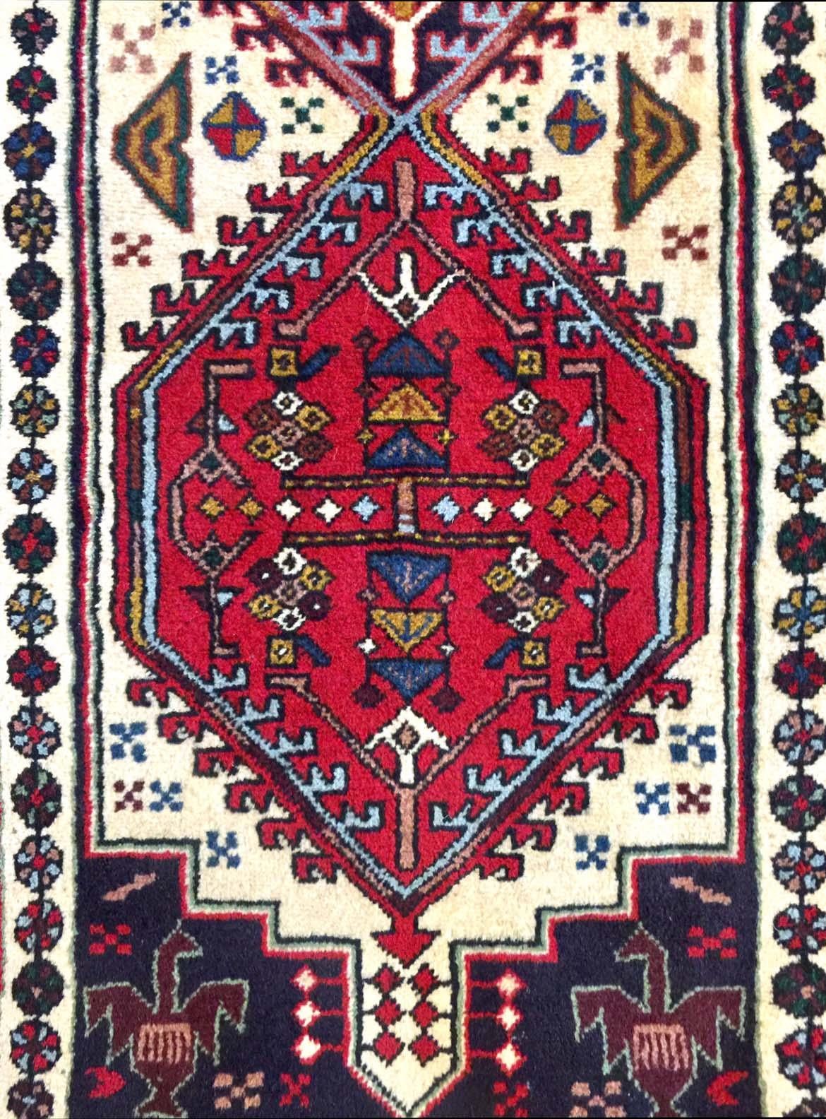 Perse Tapis de couloir vintage persan géométrique Ardabil noué à la main en vente