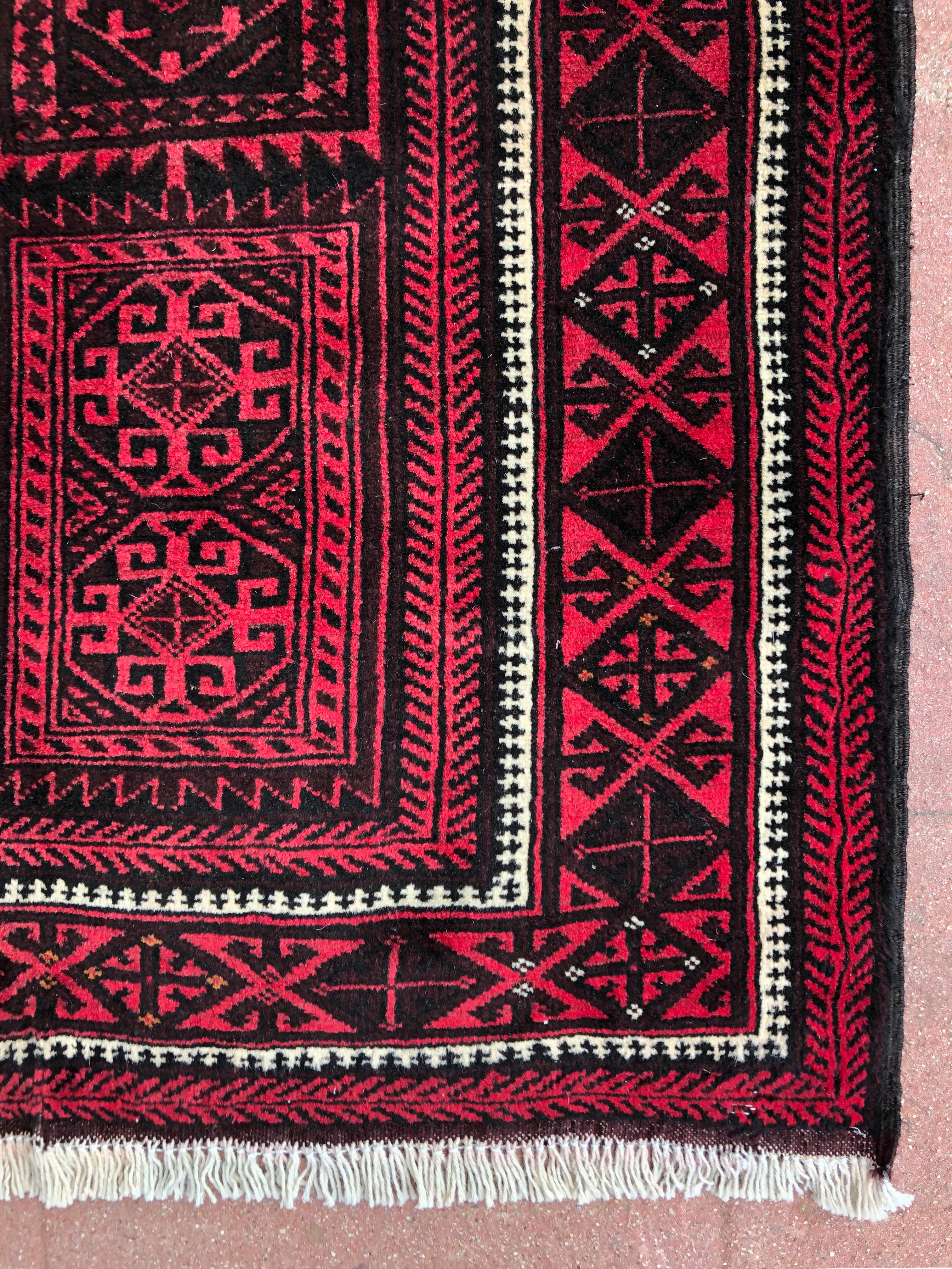 Alfombra Persa Vintage Baluchi Roja Anudado a mano en venta