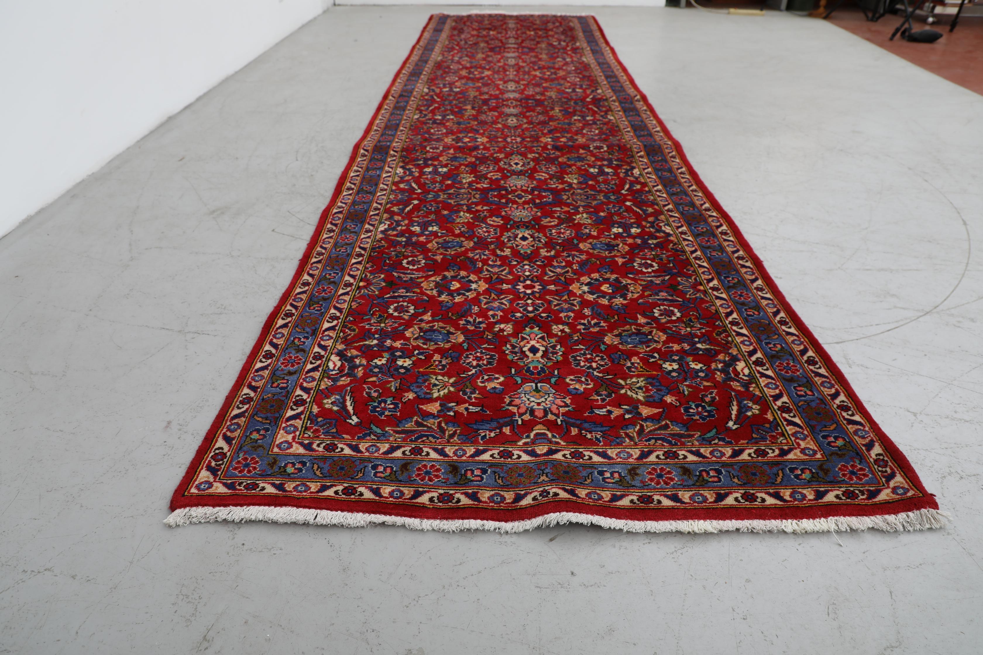 Tappeto persiano vintage in lana annodata a mano in rosso e blu in vendita 3