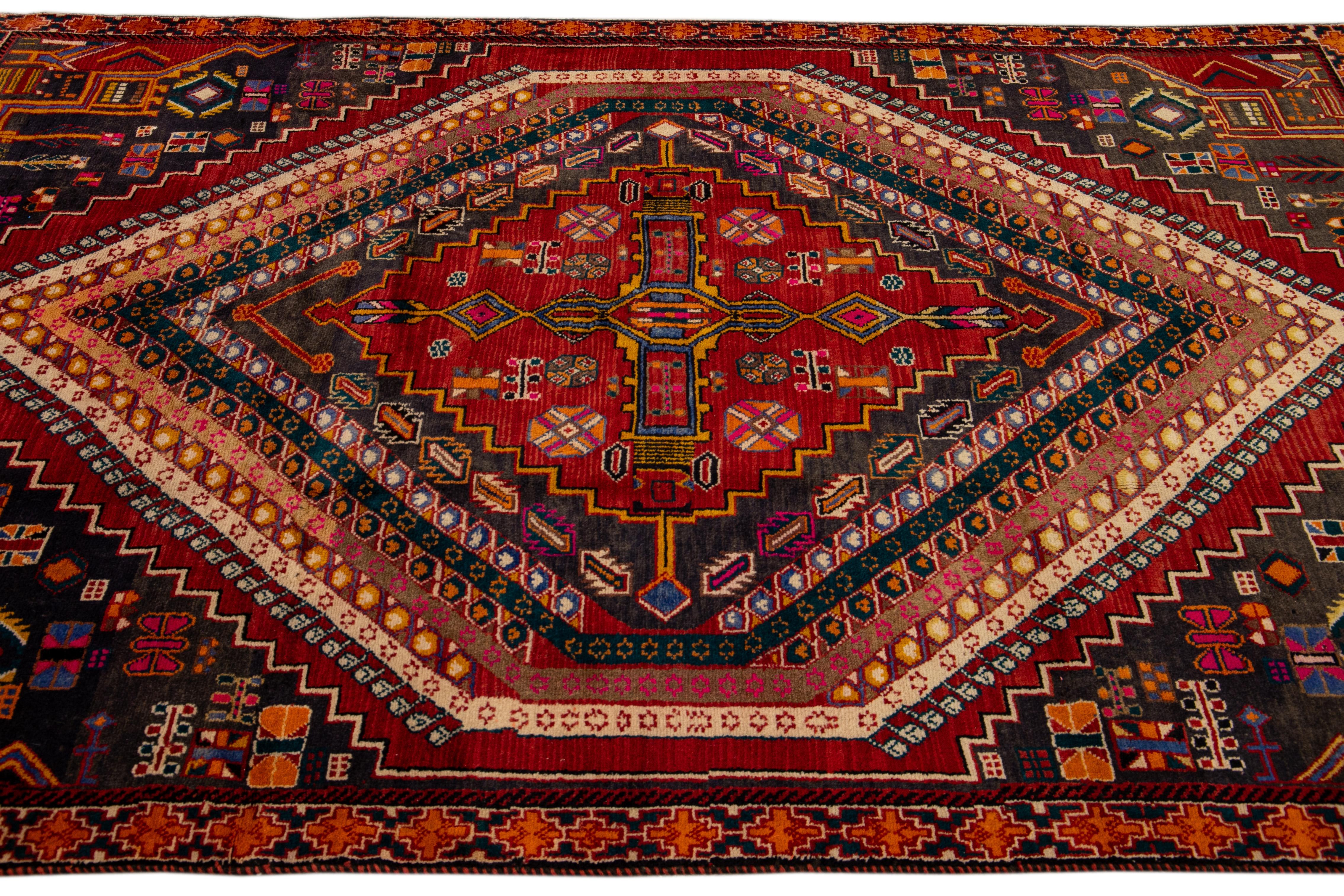 Persischer handgefertigter Allover-Medaillon-Roter Wollteppich mit Medaillon (Wolle) im Angebot