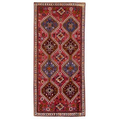 Tapis persan vintage en laine rouge à motifs tribaux faits à la main