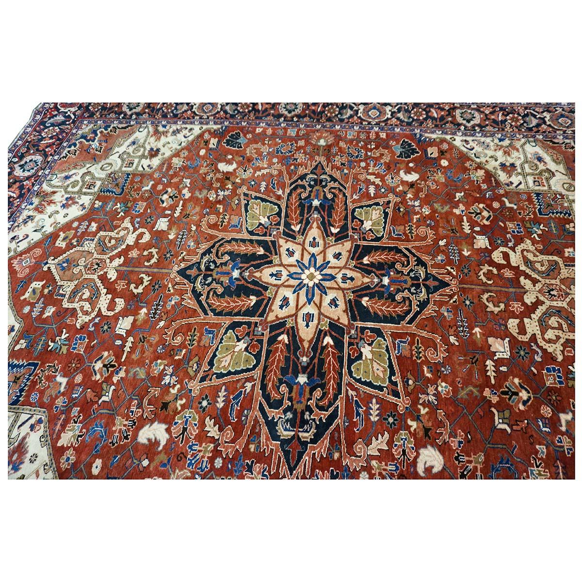 Persischer Heriz-Teppich in Rot, Marineblau und Elfenbein, handgefertigt, 10x13 im Angebot 3