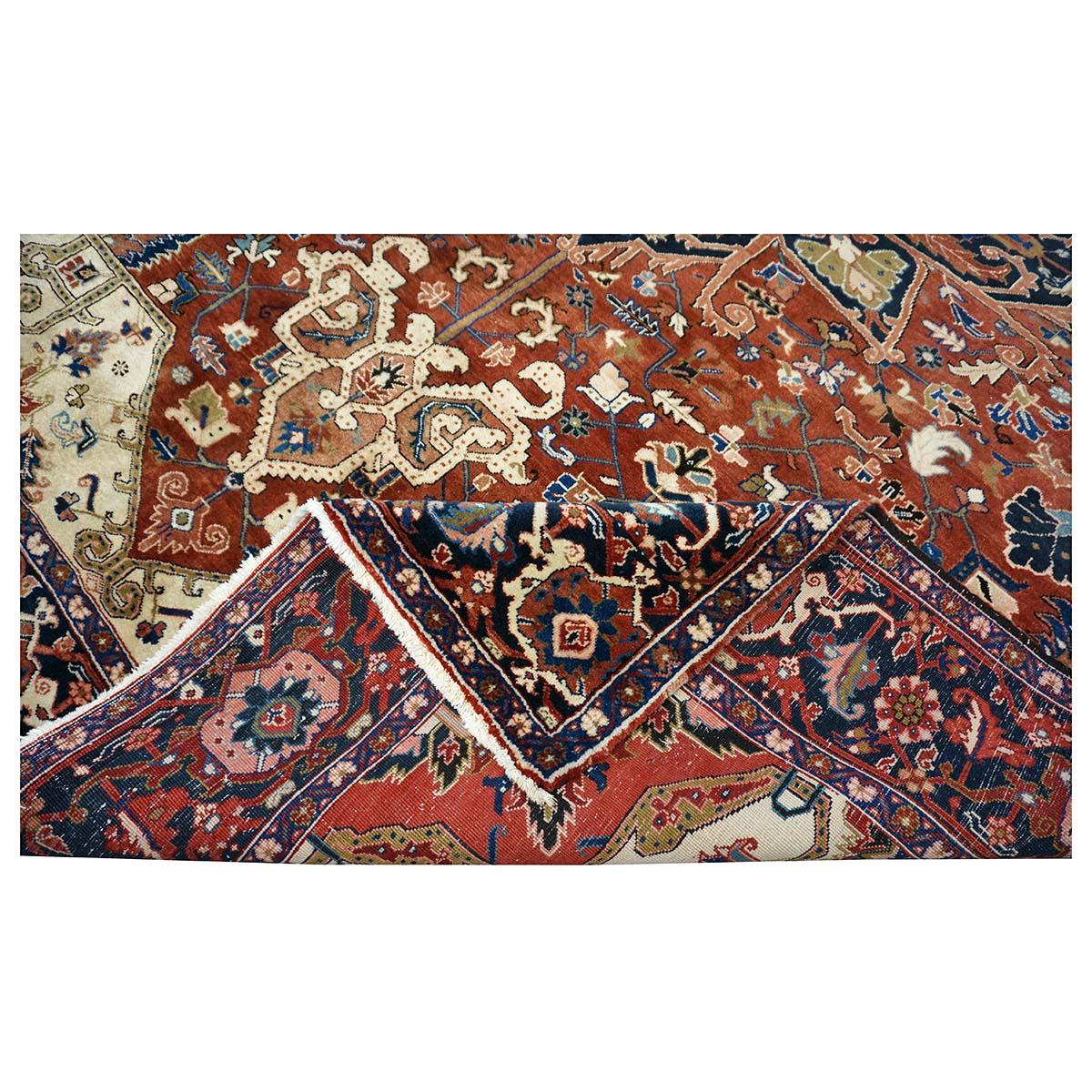 Persischer Heriz-Teppich in Rot, Marineblau und Elfenbein, handgefertigt, 10x13 im Angebot 6