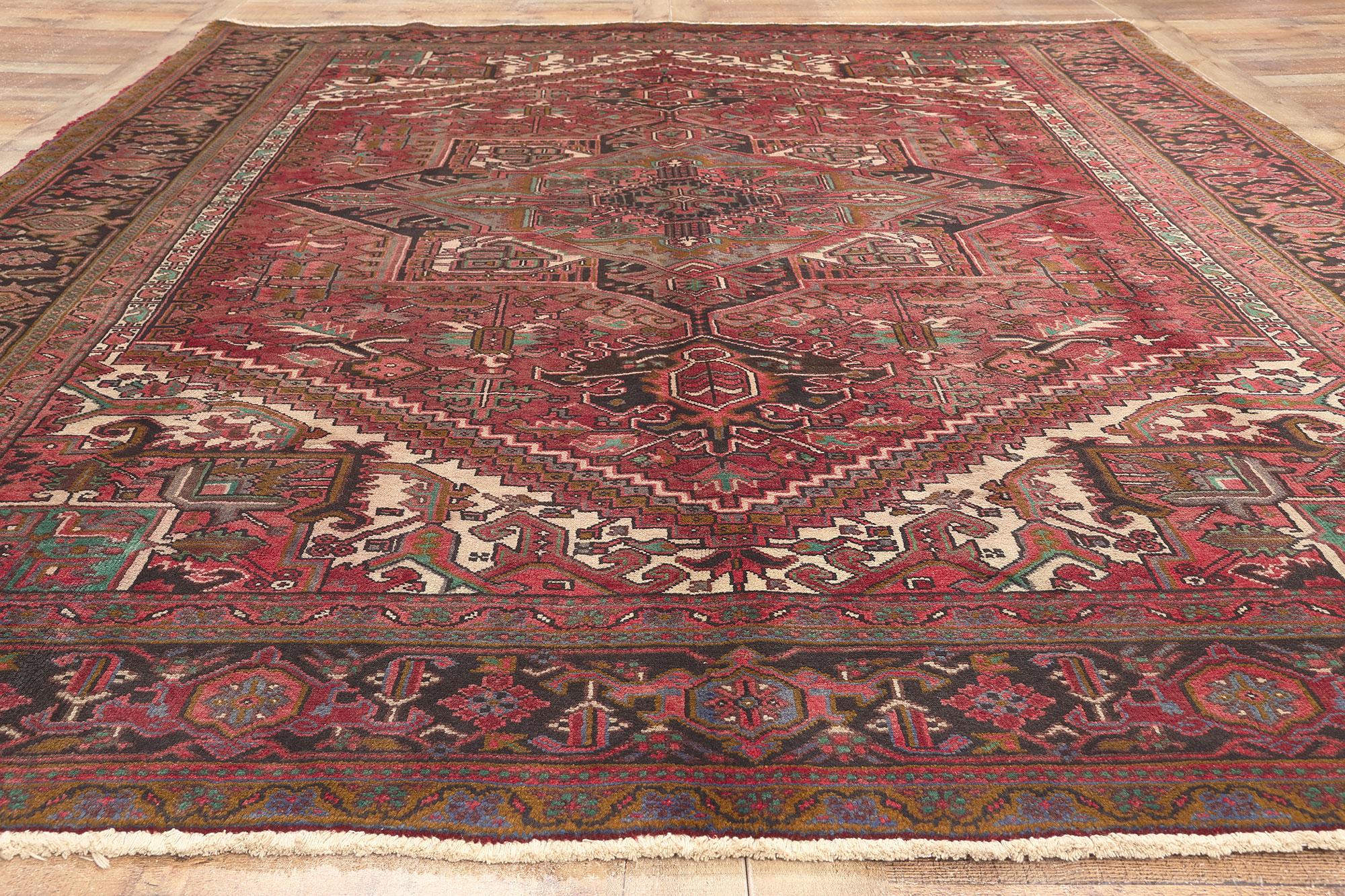 Vintage Persian Heriz Rug, Timeless Appeal Meets Perpetually Posh In Good Condition For Sale In Dallas, TX