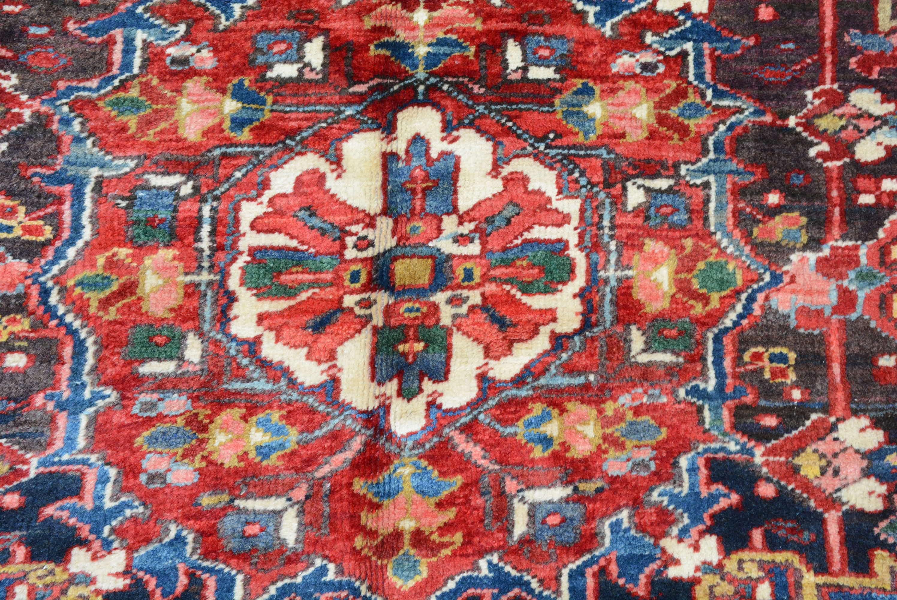 Vintage Persian Heriz Carpet In Excellent Condition For Sale In Closter, NJ