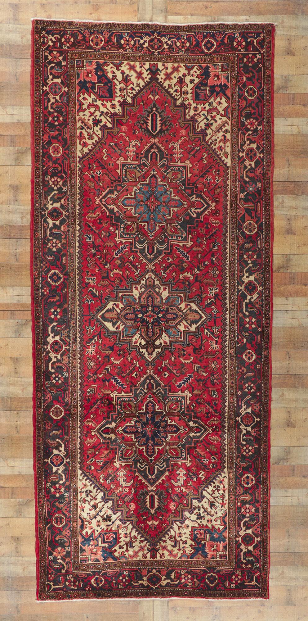 Vintage Persian Heriz Gallery Rug In Good Condition For Sale In Dallas, TX