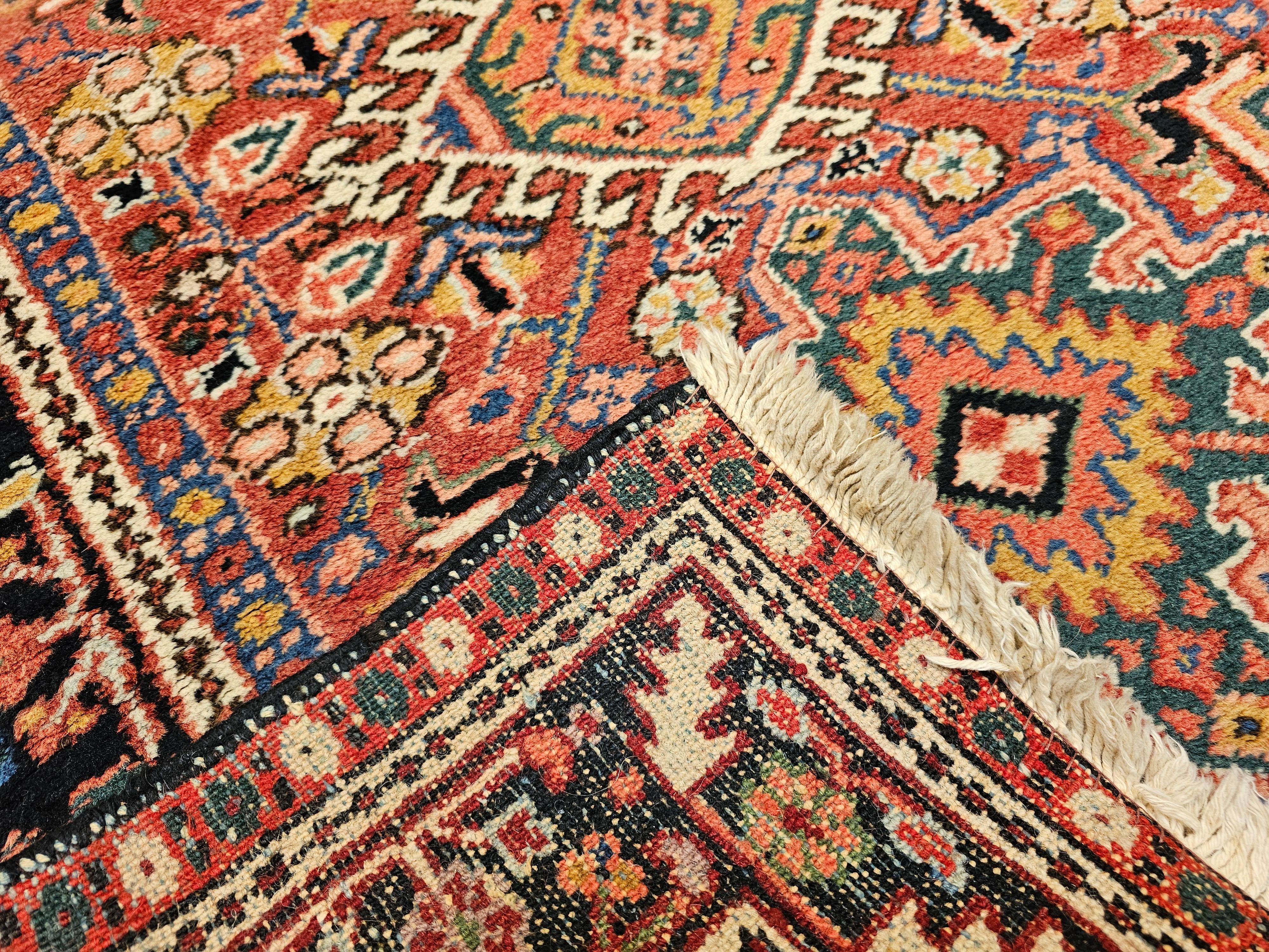 Tapis persan Heriz Karajah vintage rouge rouille, bleu marine, rose, vert, jaune en vente 4