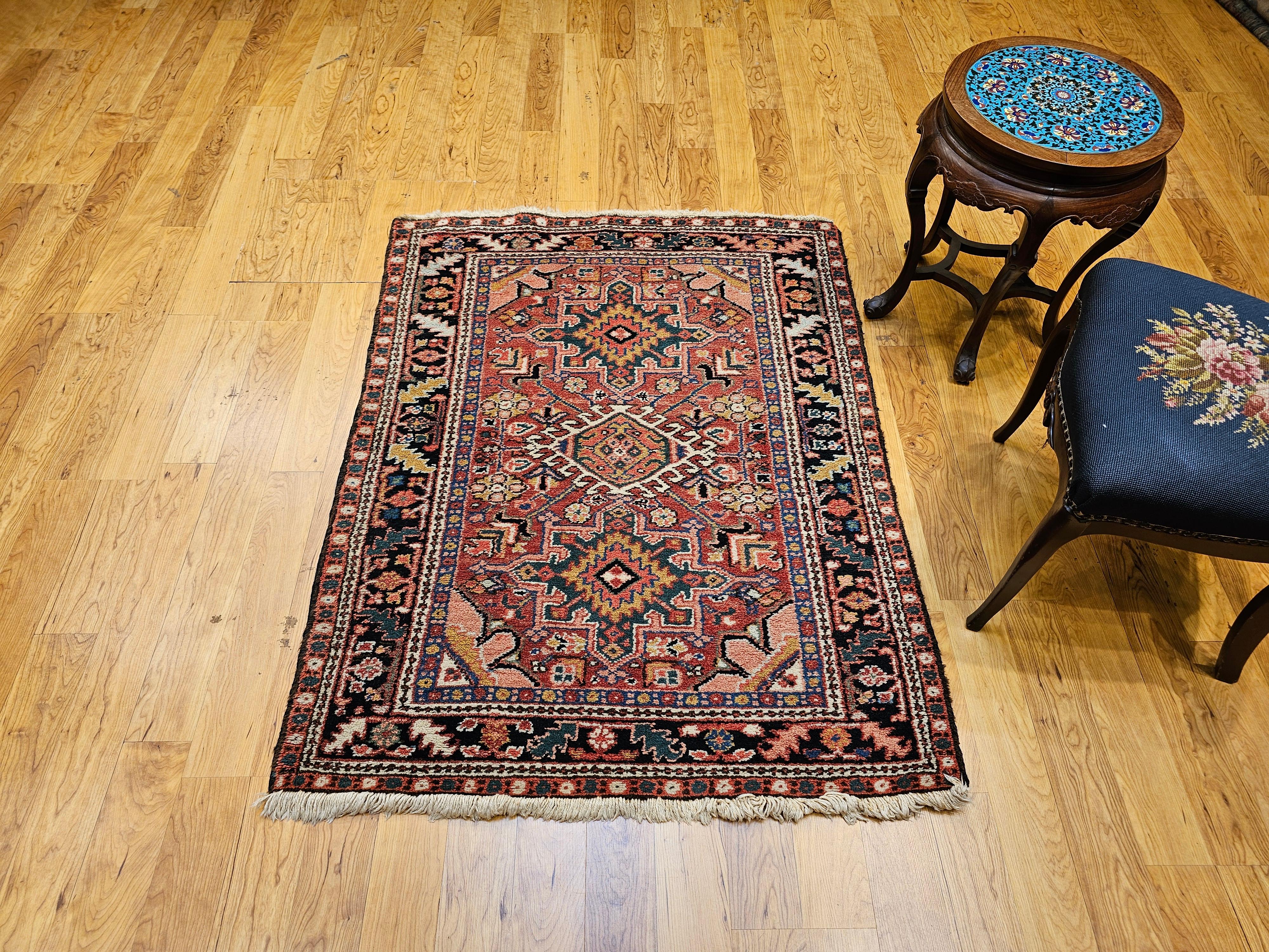 Tapis persan Heriz Karajah vintage rouge rouille, bleu marine, rose, vert, jaune en vente 6