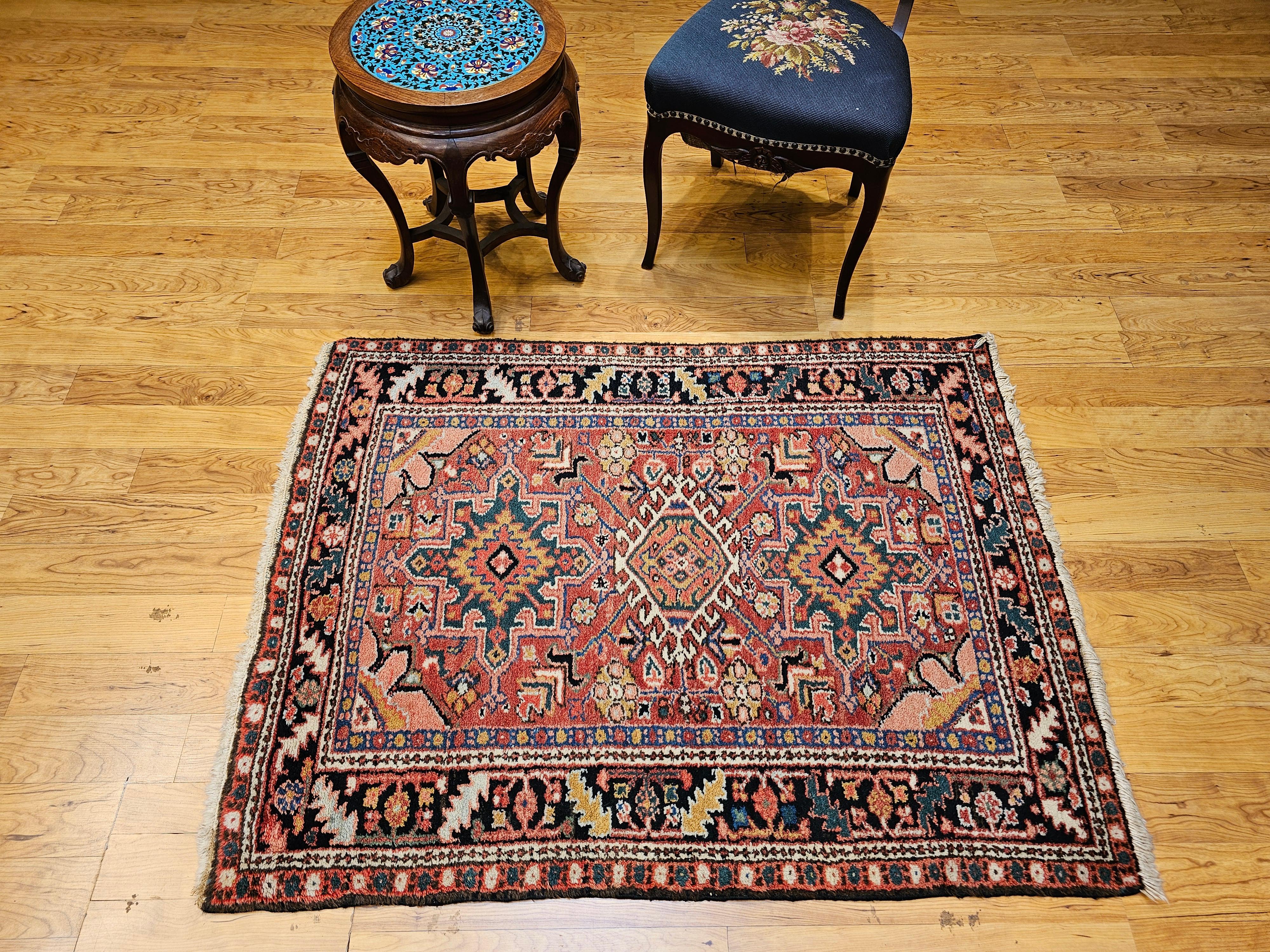 Tapis persan Heriz Karajah vintage rouge rouille, bleu marine, rose, vert, jaune en vente 11