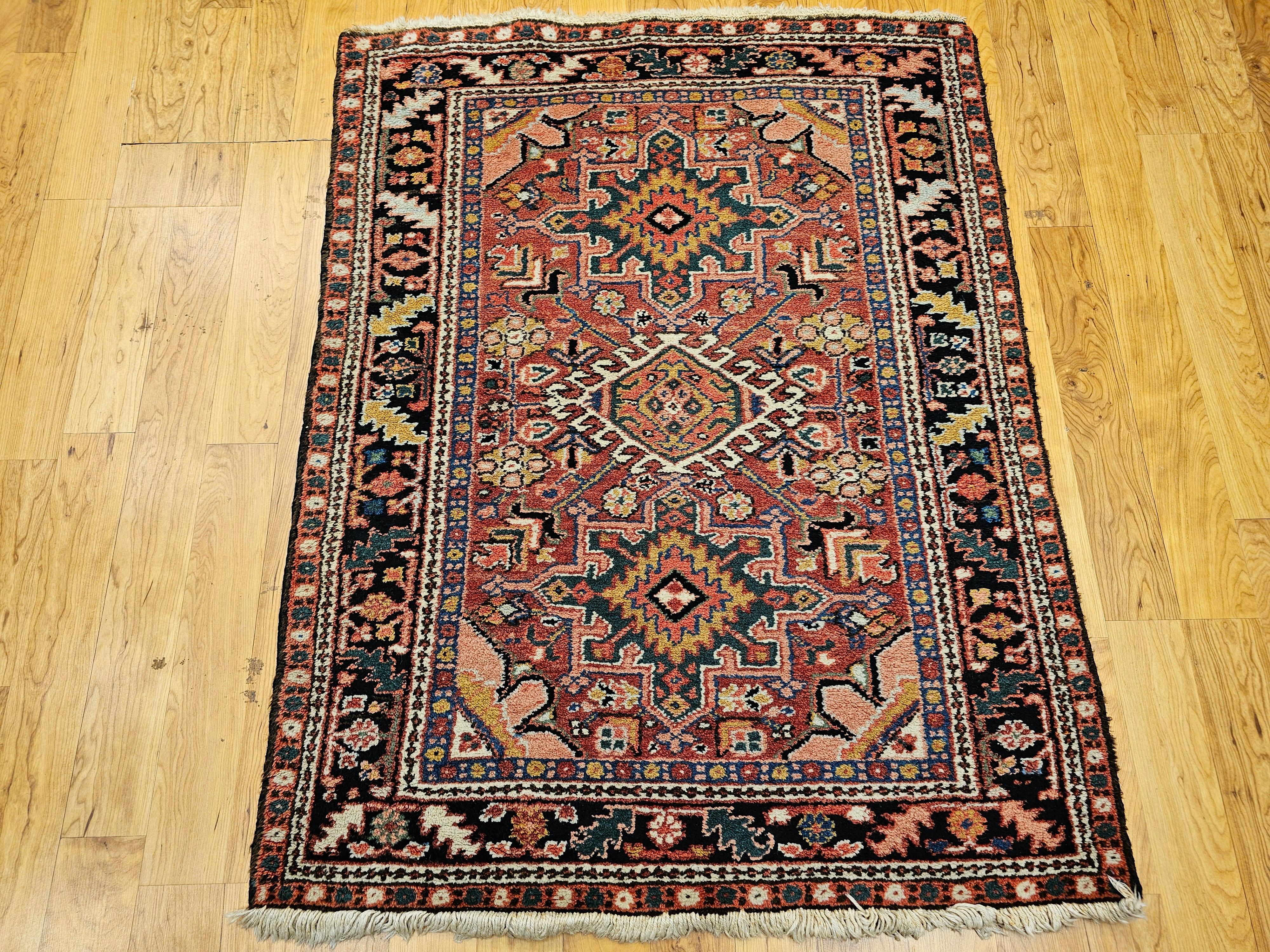 Tapis persan Heriz Karajah vintage rouge rouille, bleu marine, rose, vert, jaune en vente 12