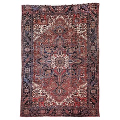 Alfombra persa vintage Heriz Karajeh en rojo ladrillo, marfil, rosa y verde