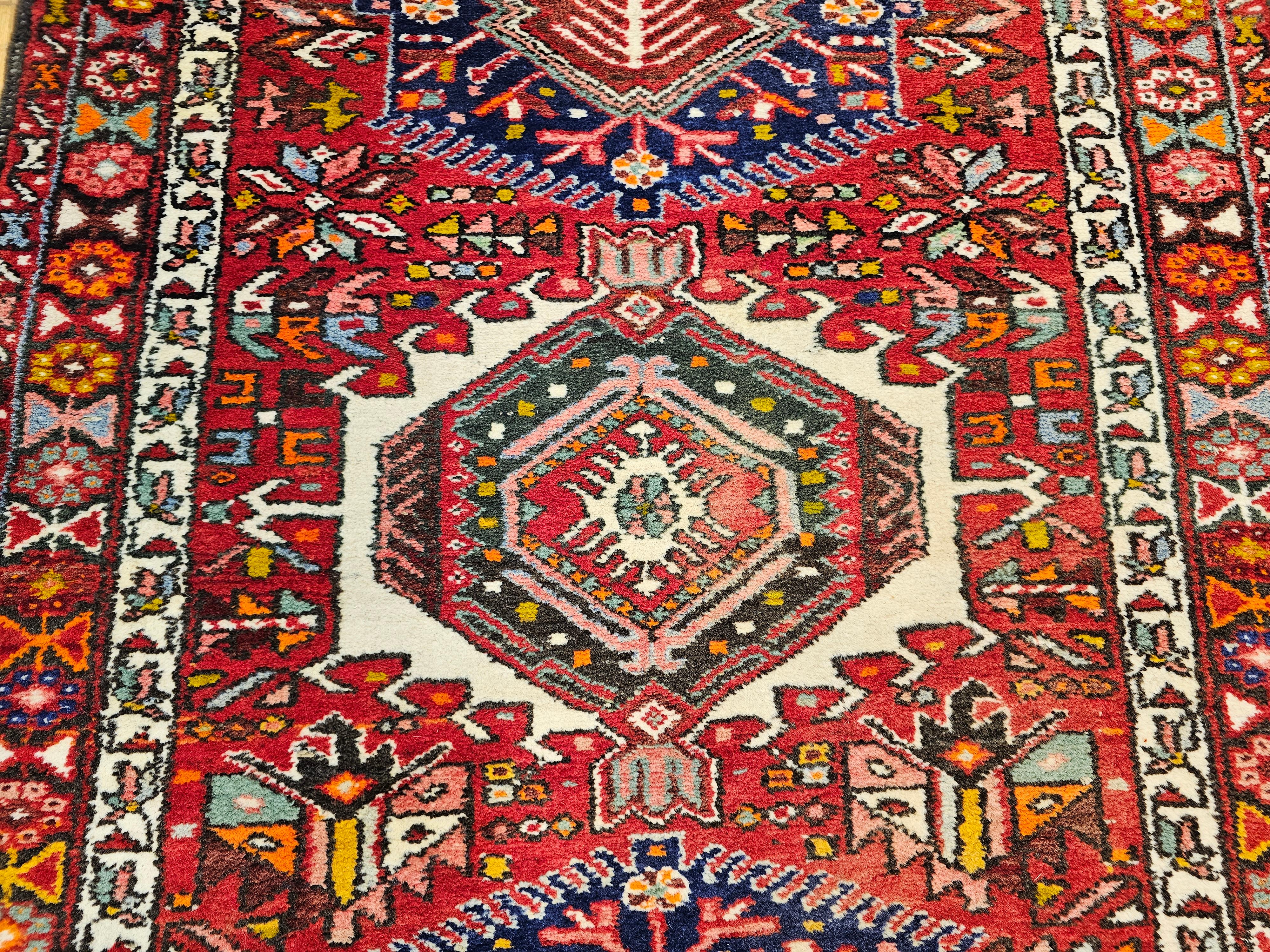 Persischer Heriz Karajeh Langer und breiter Vintage-Läufer im Angebot 6