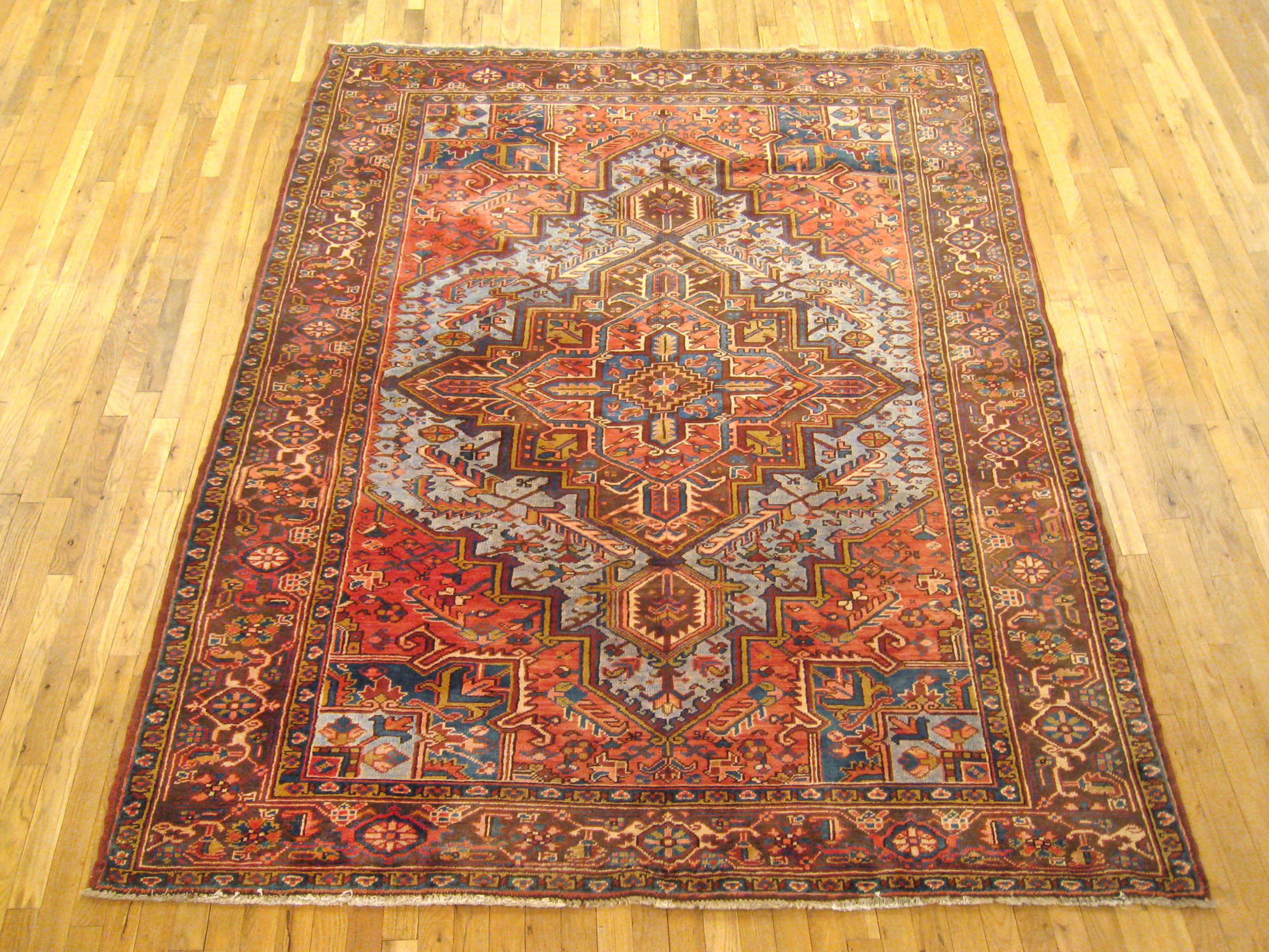 Vintage Persian Heriz oriental rug, room size

A vintage Persian Heriz oriental rug, size 8'4