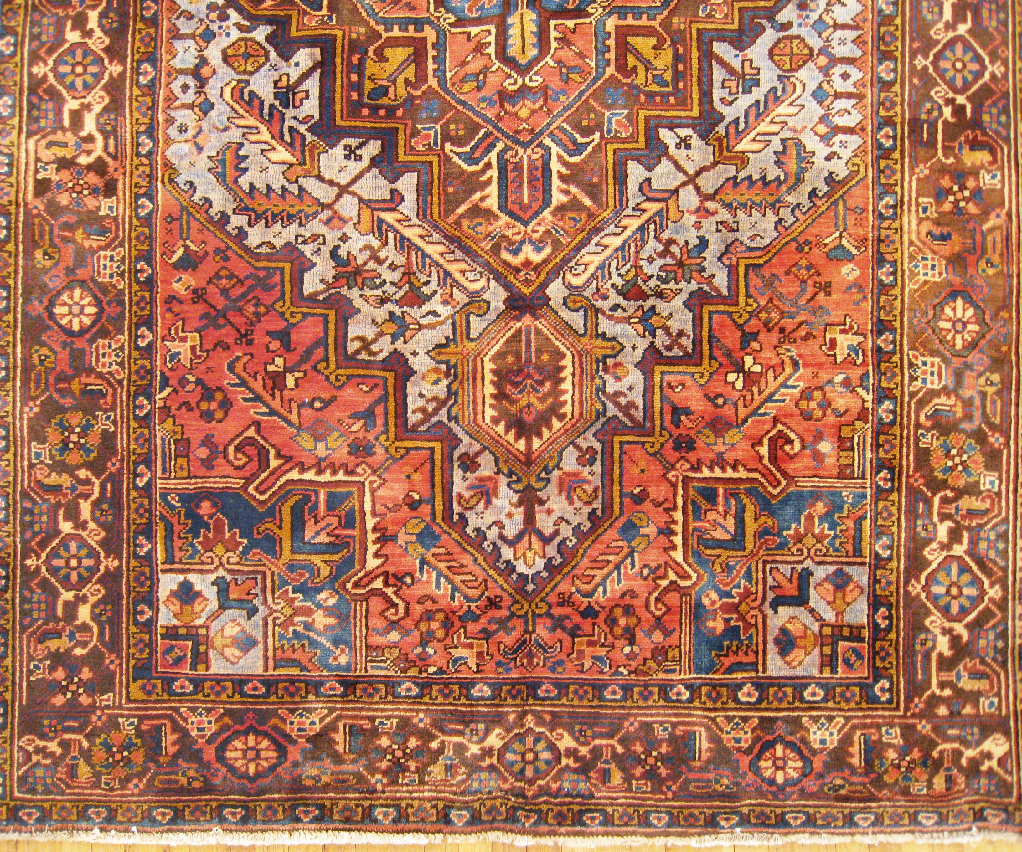 Vintage Persian Heriz Oriental Rug, Room Size, W/ Central Medallion In Good Condition For Sale In New York, NY