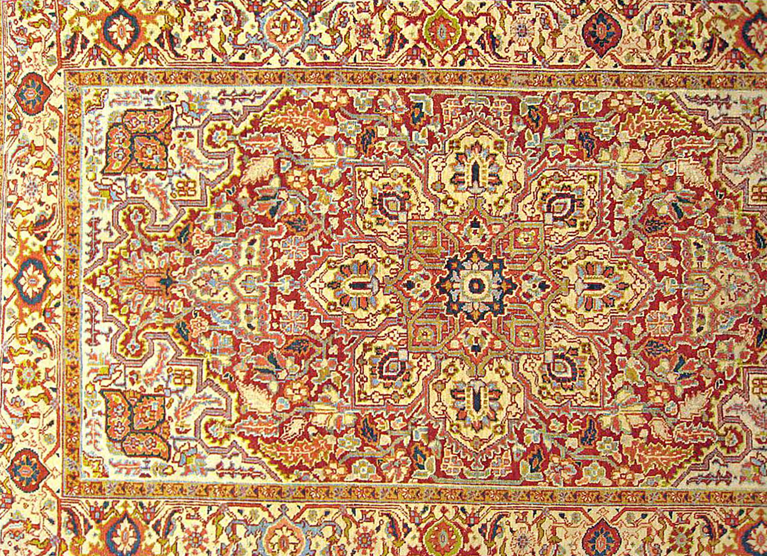 Annodato a mano Tappeto orientale persiano vintage Heriz, dimensioni della stanza, con medaglione centrale in vendita