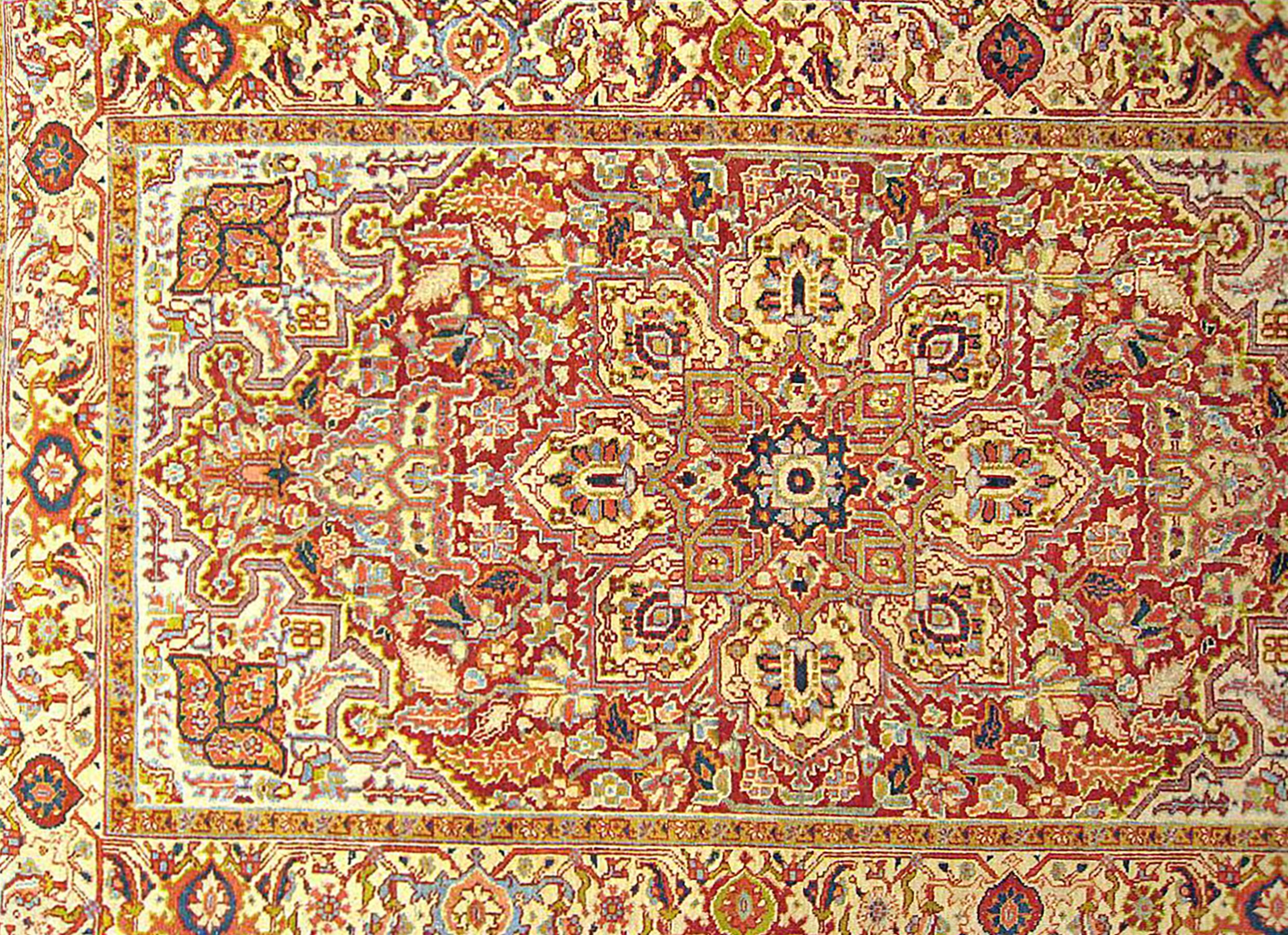 Vintage Persian Heriz Oriental Rug, Room Size, W/ Central Medallion In Good Condition For Sale In New York, NY