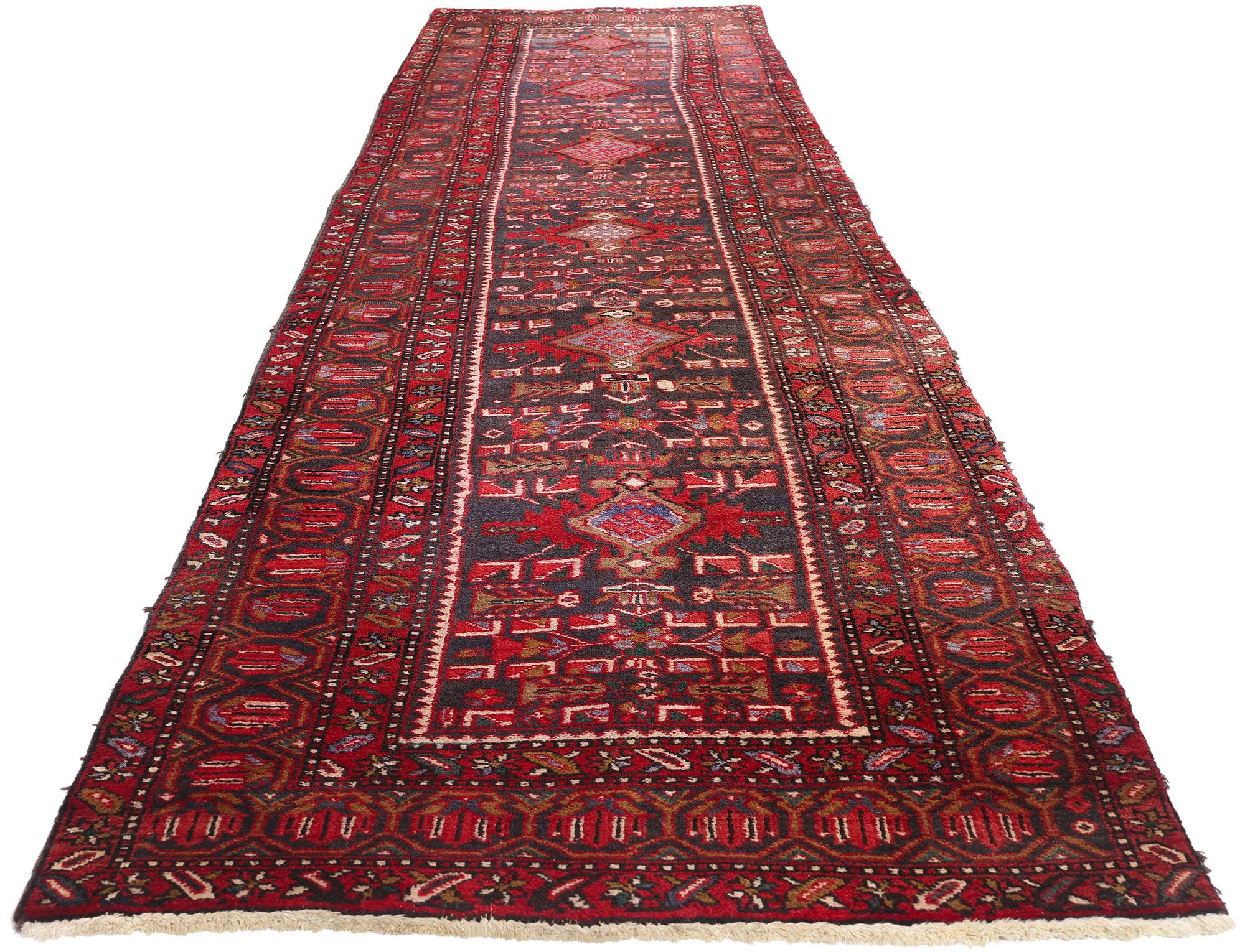 1960's Persian Heriz Carpet with Traditional Style (Heriz Serapi) im Angebot