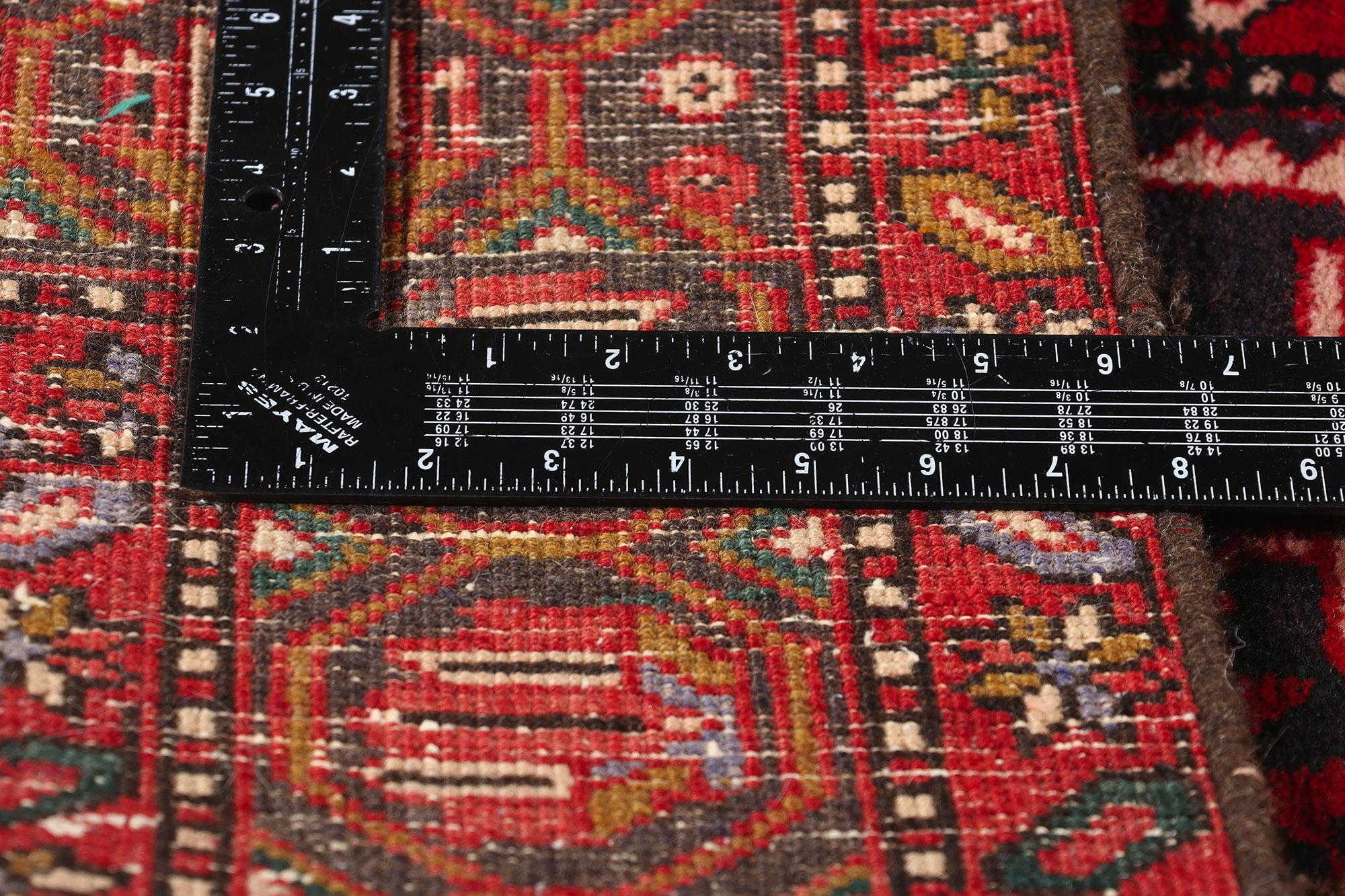 1960's Persian Heriz Carpet with Traditional Style im Zustand „Gut“ im Angebot in Dallas, TX