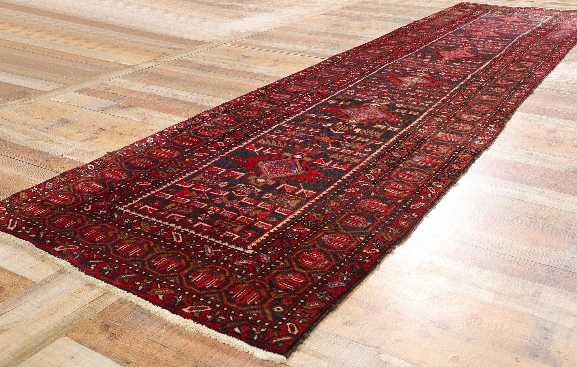 1960's Persian Heriz Carpet with Traditional Style (20. Jahrhundert) im Angebot