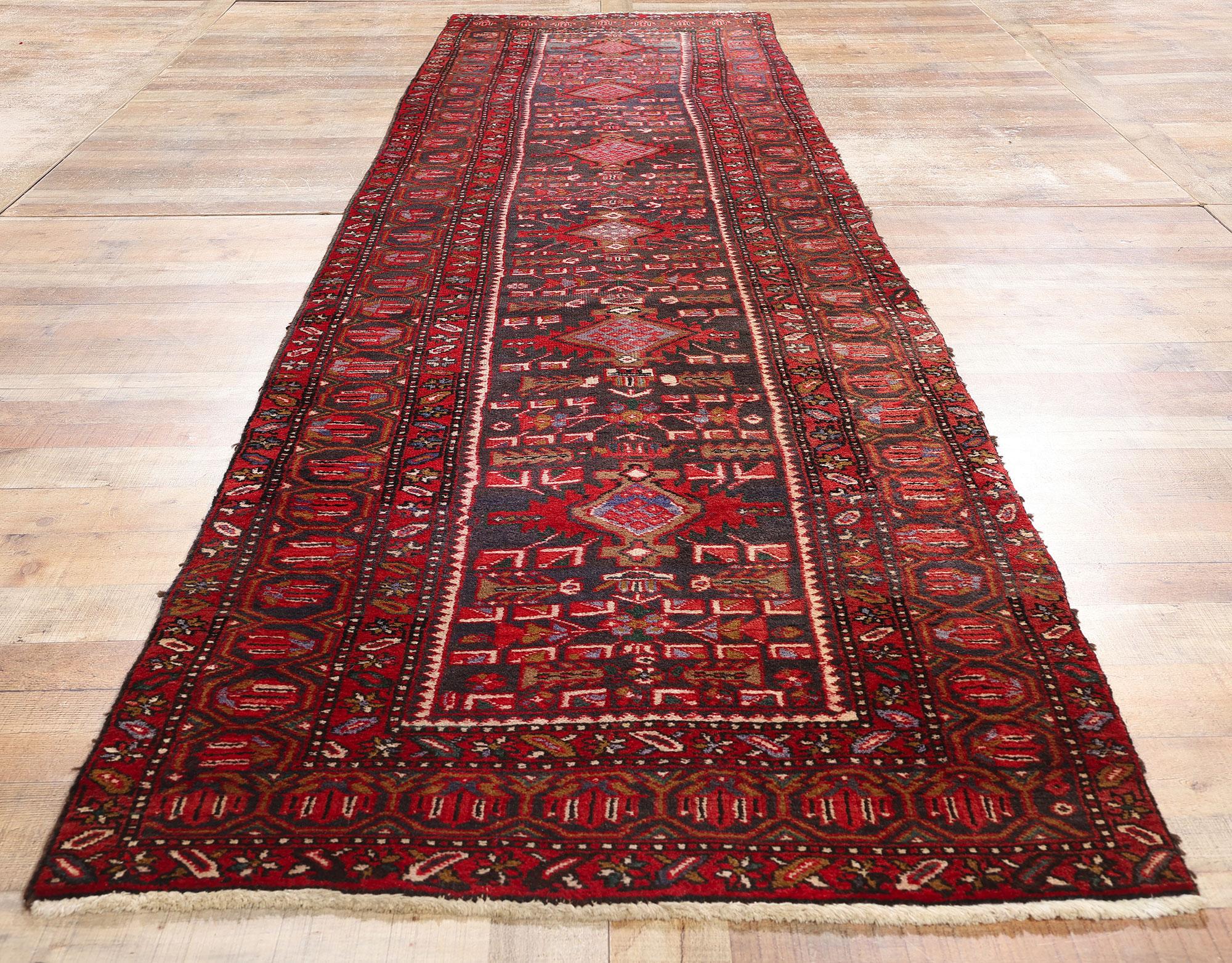 1960's Persian Heriz Carpet with Traditional Style (Wolle) im Angebot