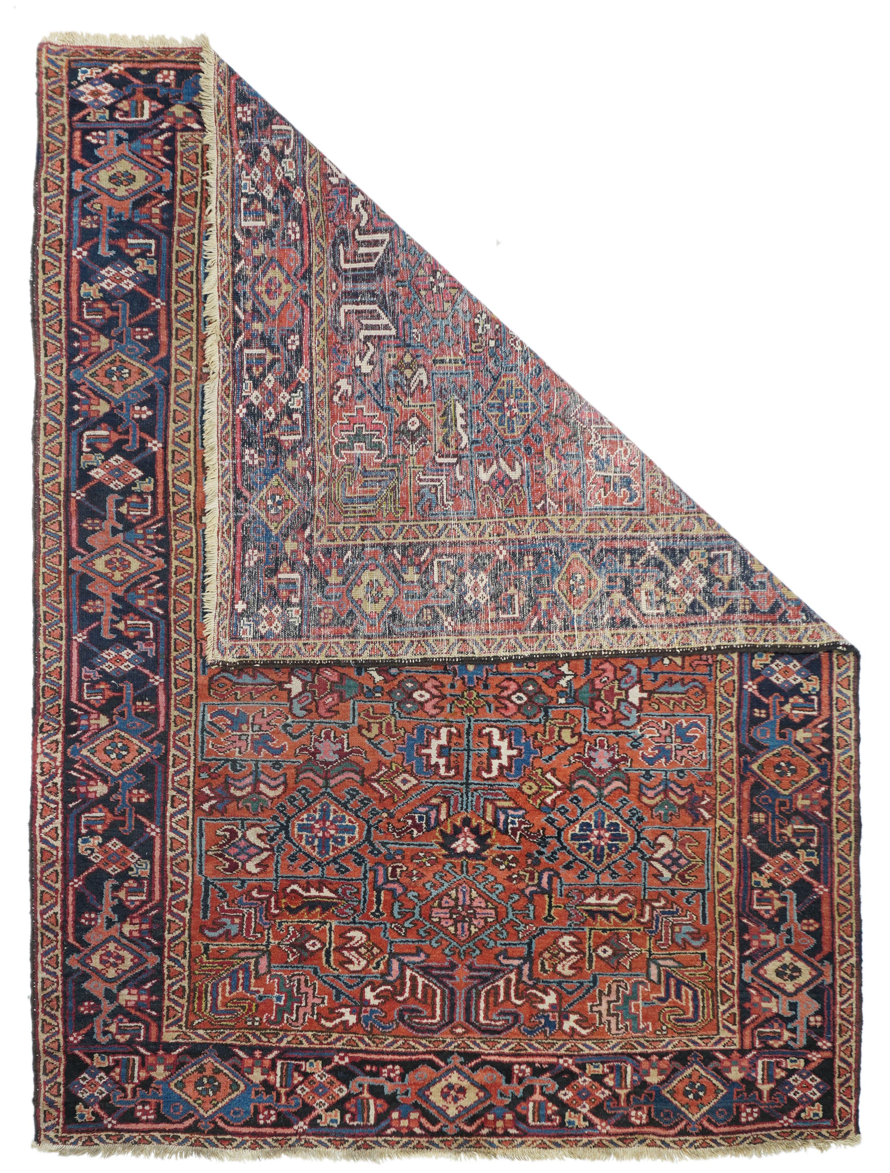 Alfombra persa vintage Heriz 6'0'' x 8'5''. Las numerosas alfombras del famoso distrito de tejeduría persa del noroeste, desde pequeñas alfombras dispersas hasta alfombras gigantes y algunos corredores, en medallón semi-geométrico, patrones