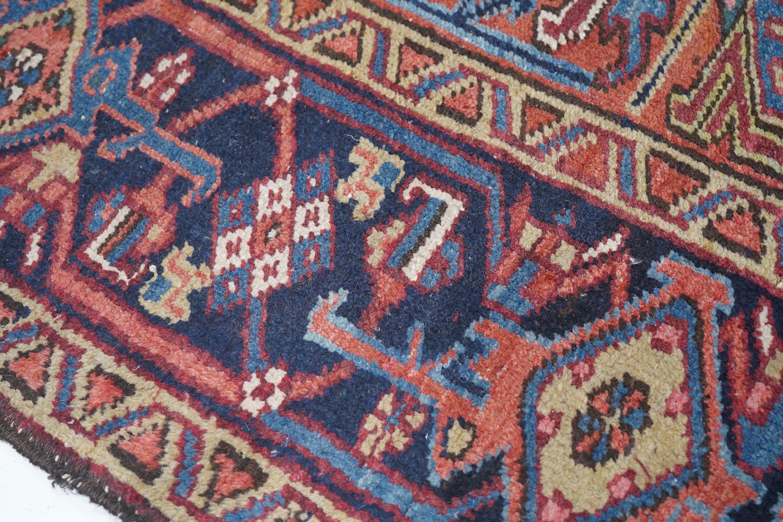 Alfombra Persa Heriz Vintage 6'0'' x 8'5'' en Bueno estado para la venta en New York, NY