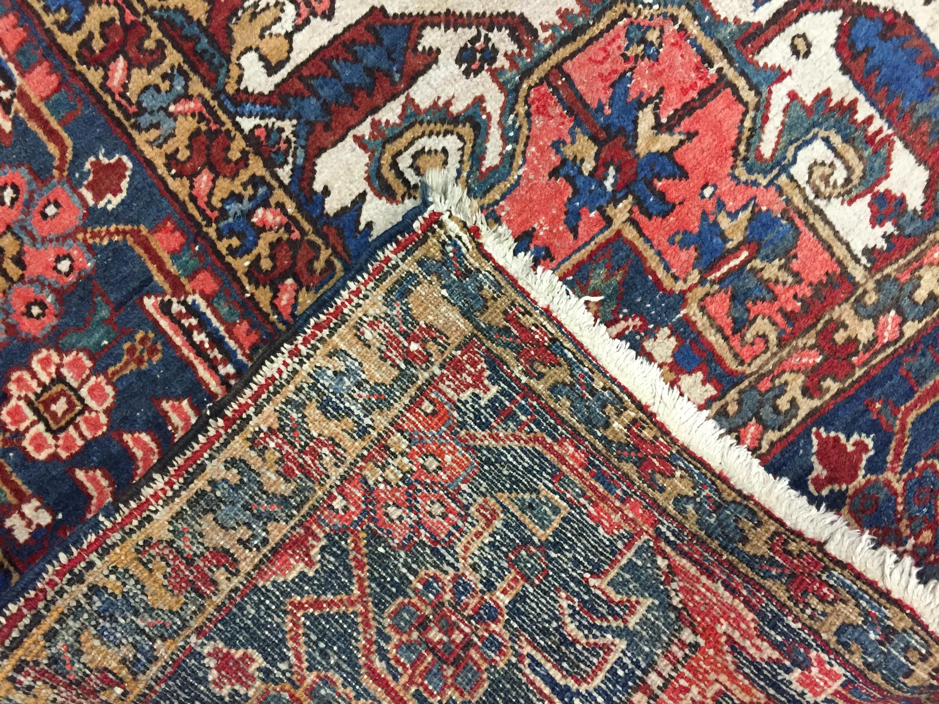 Vintage Persian Heriz Rug 8'1 x 11'5 In Good Condition For Sale In New York, NY