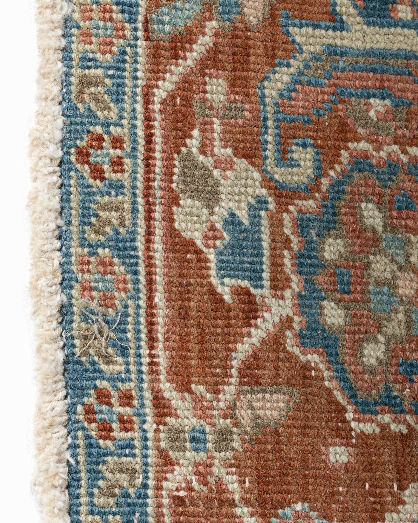 Vintage Persian Heriz Rug  8'8 x 11' In Good Condition For Sale In New York, NY