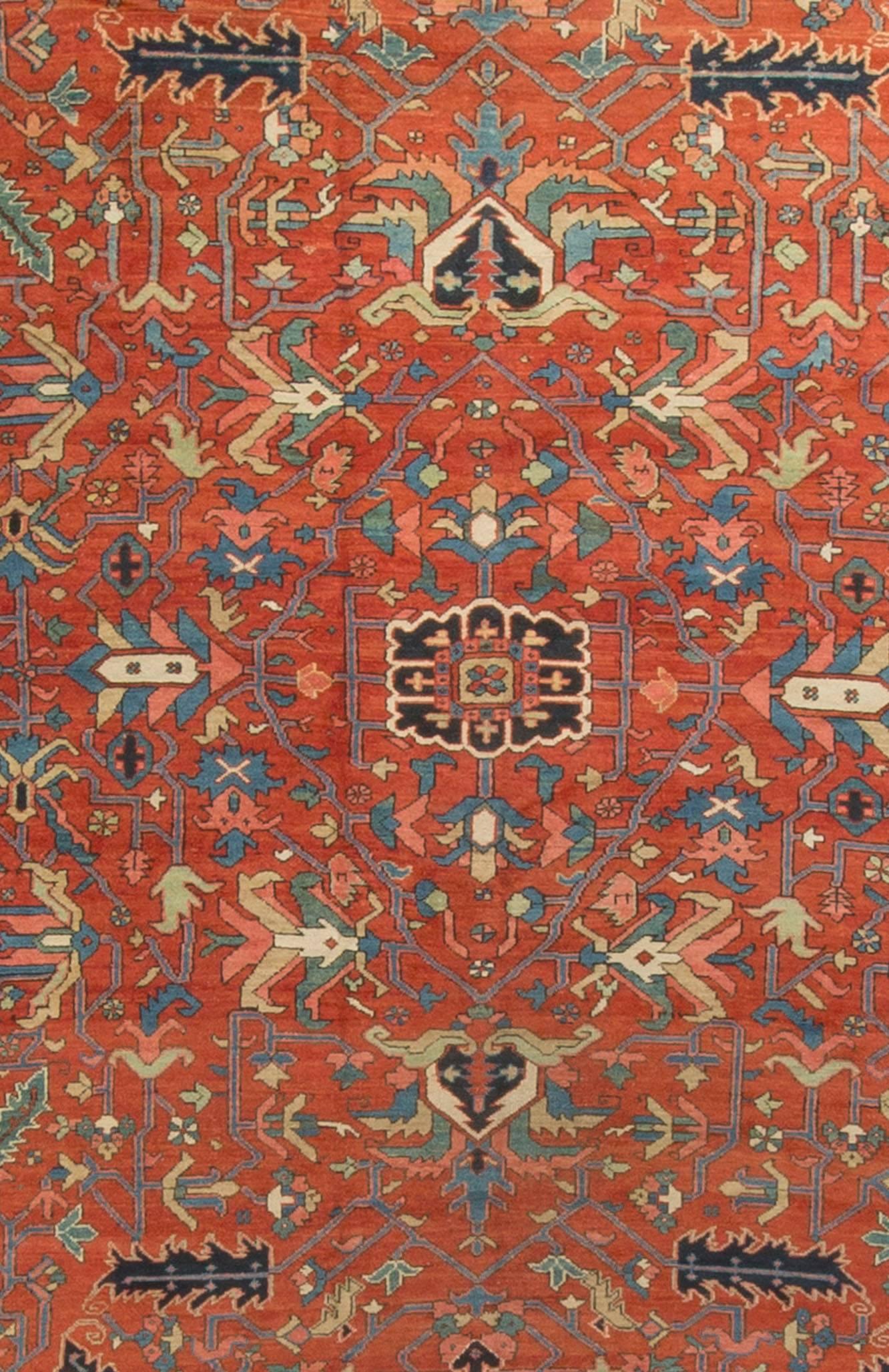 Vintage Persian Heriz rug, circa 1940. Measures: 8'6 x 11'6. The central field filled with leaves, branches and other floral elements. The narrow main border repeats the theme to create this Heriz rug whose style suits so well country homes to