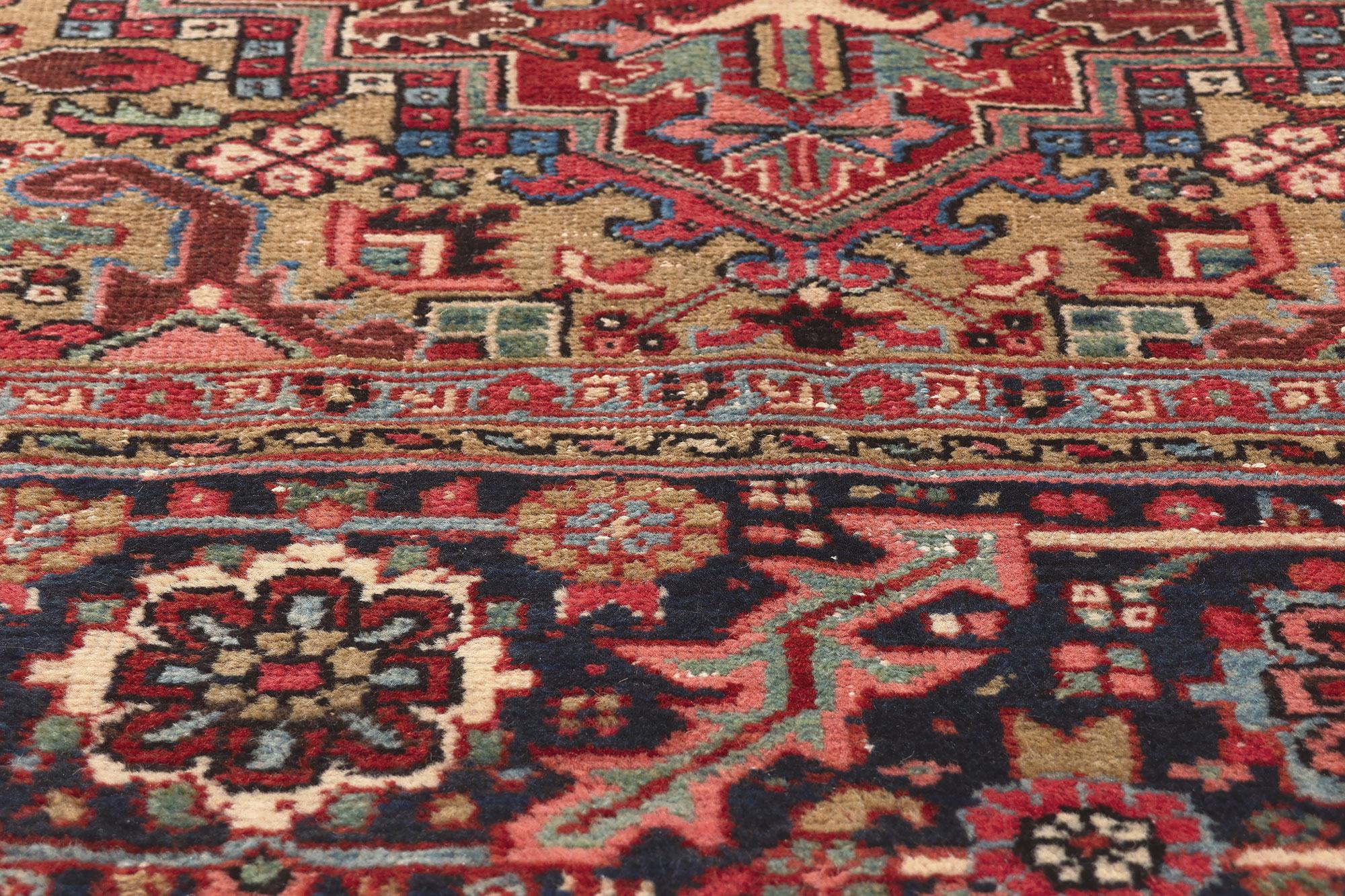 Noué à la main Tapis persan Heriz vintage, chic et polyvalent sans effort en vente