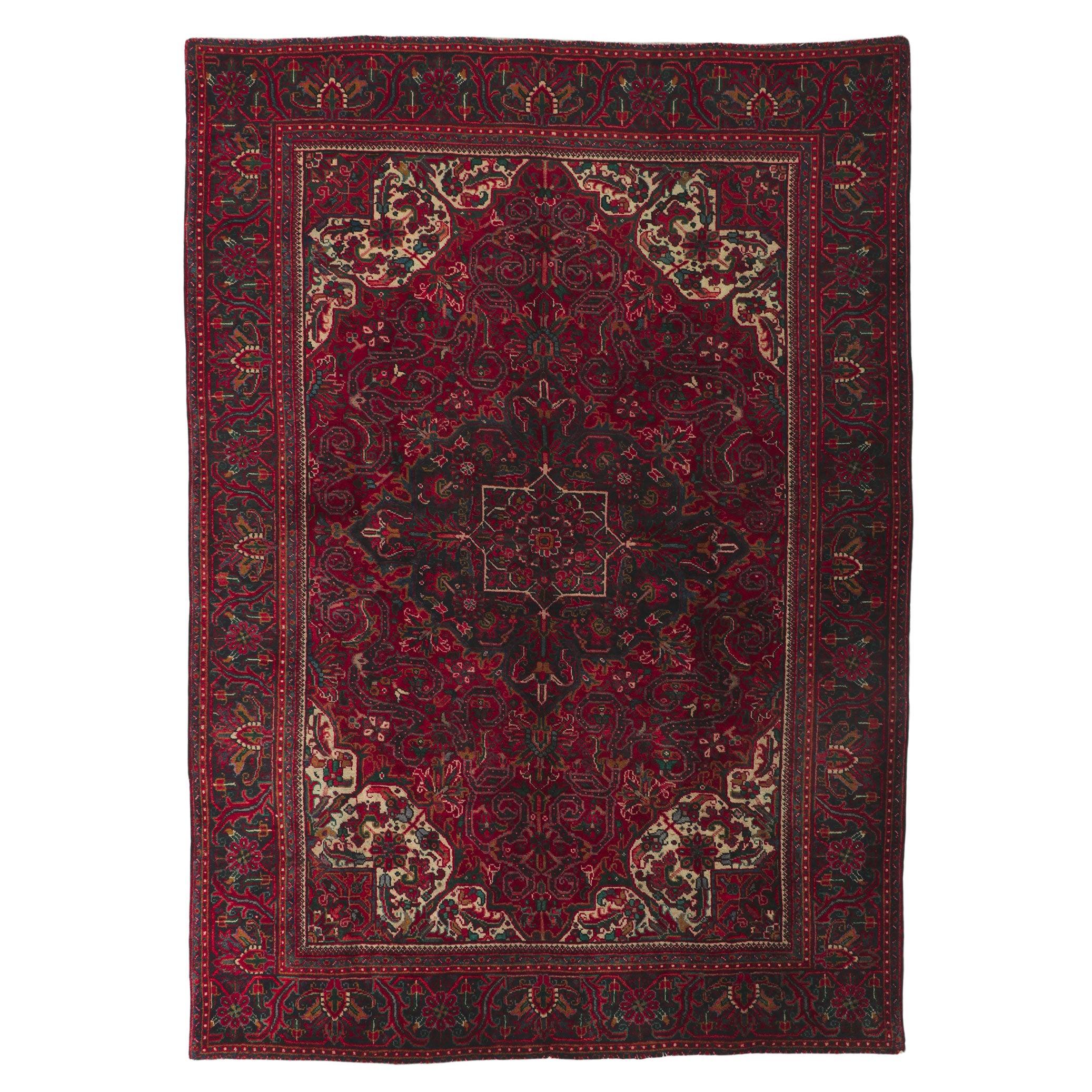 Vintage Persian Heriz Rug, Effortlessly Chic and Versatile For Sale