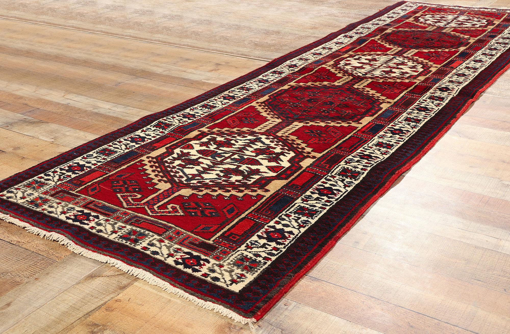 Vintage Persian Heriz Carpet Runner with Modern Style in vendita 2