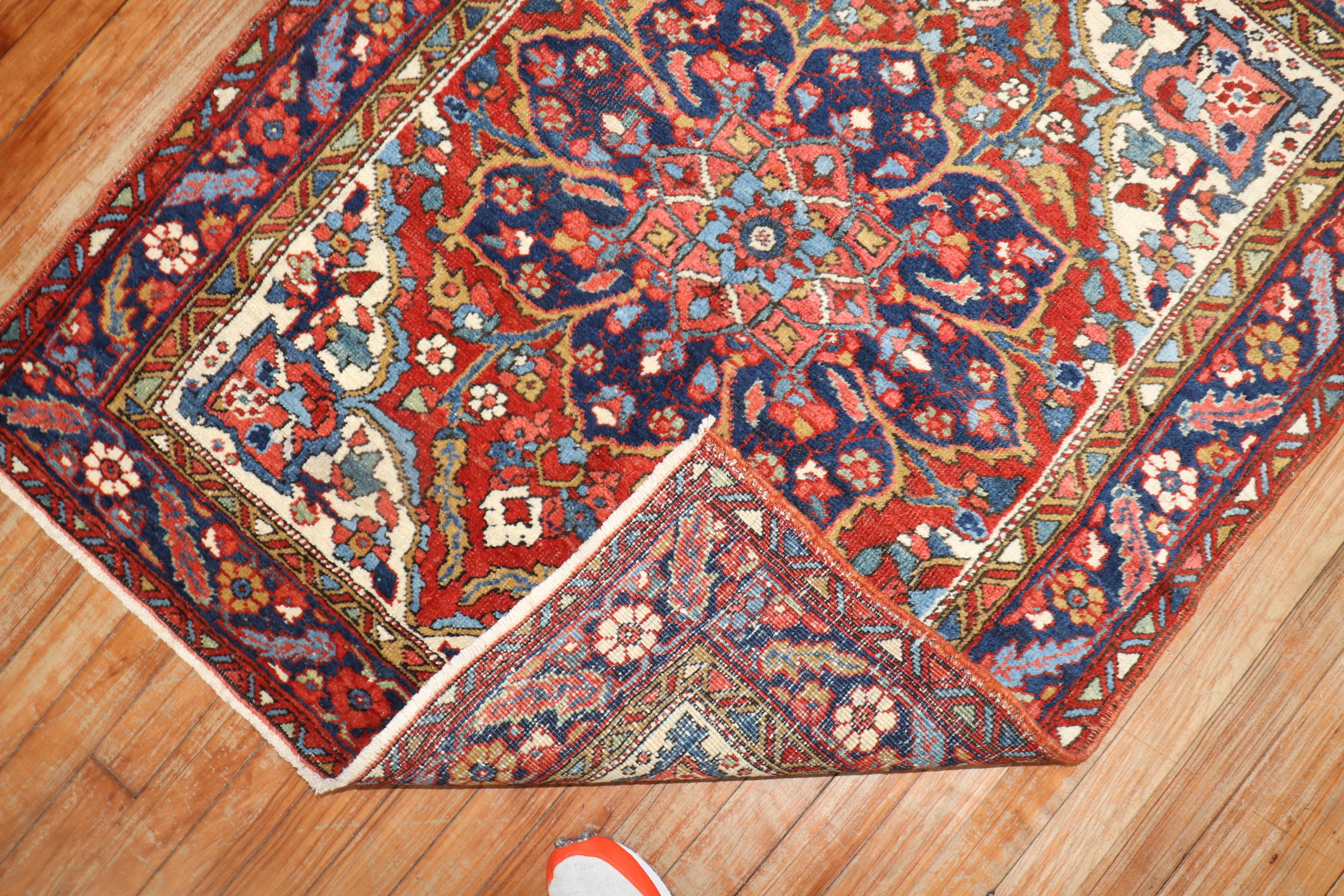 Vintage Persian Heriz Rug In Good Condition For Sale In New York, NY