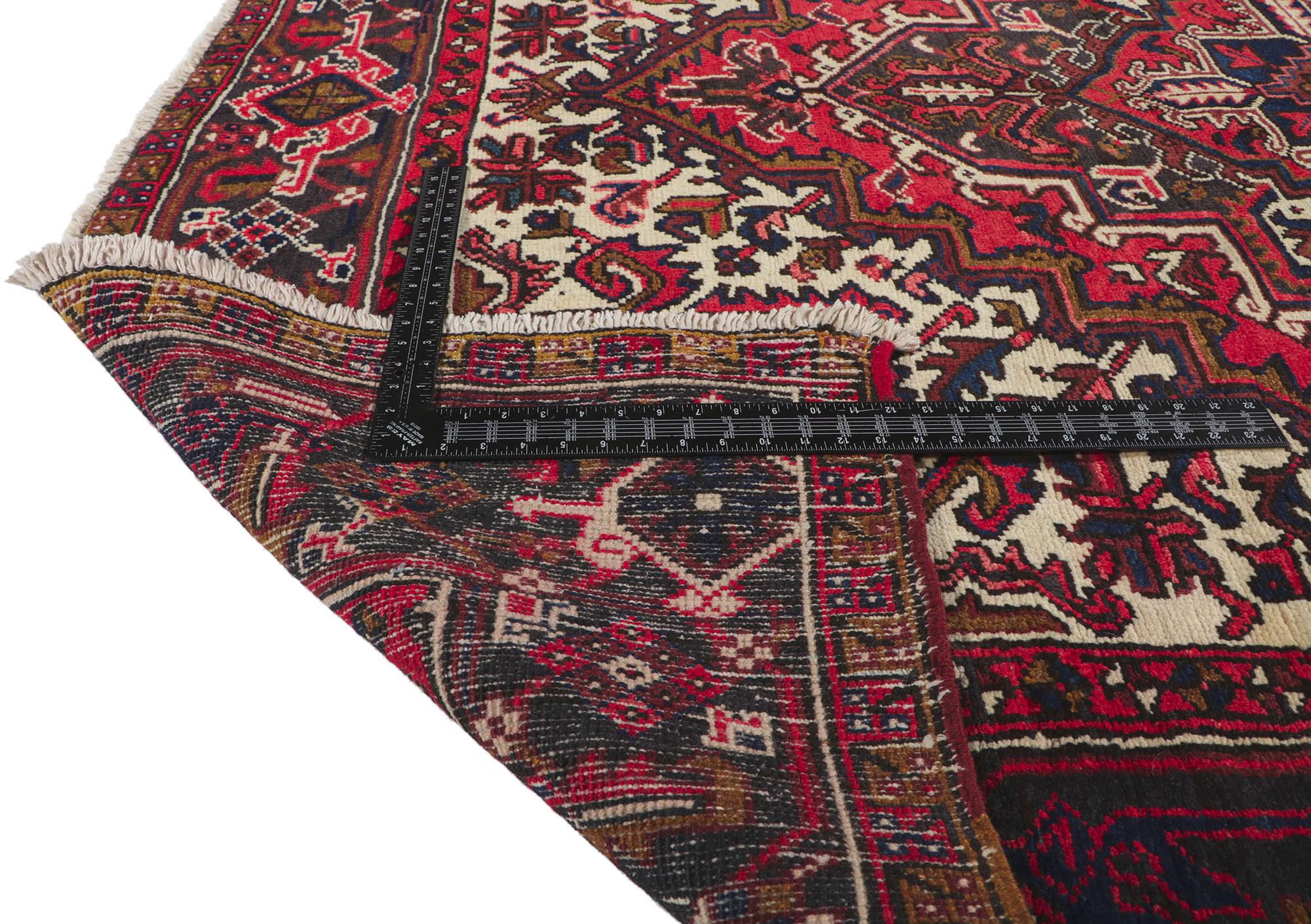 Vintage Persian Heriz Rug In Good Condition For Sale In Dallas, TX