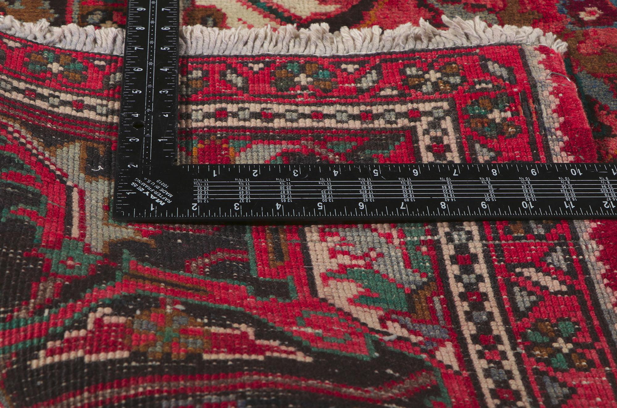Vintage Persian Heriz Rug In Good Condition For Sale In Dallas, TX