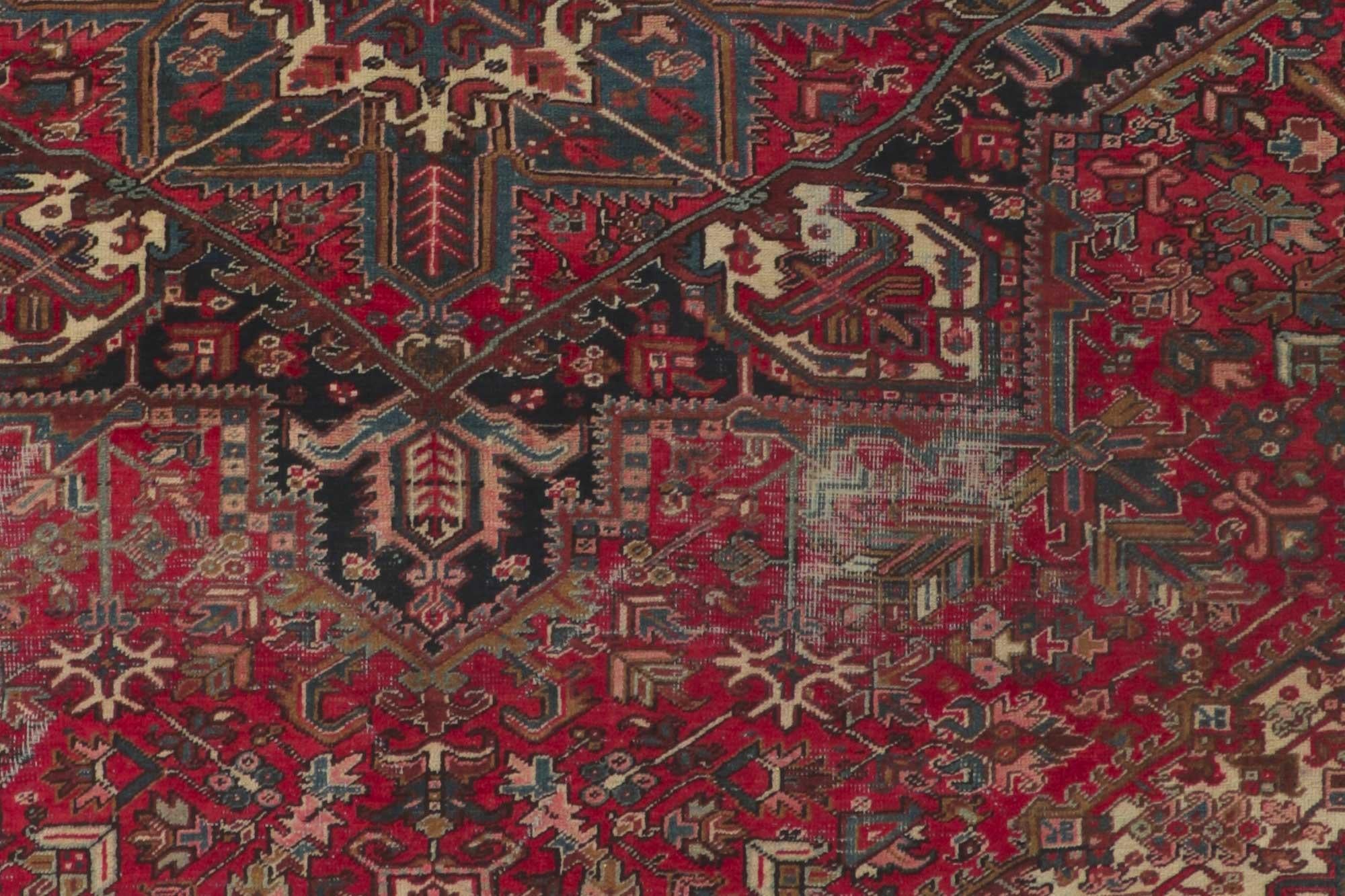 Alter persischer Heriz-Teppich (20. Jahrhundert) im Angebot