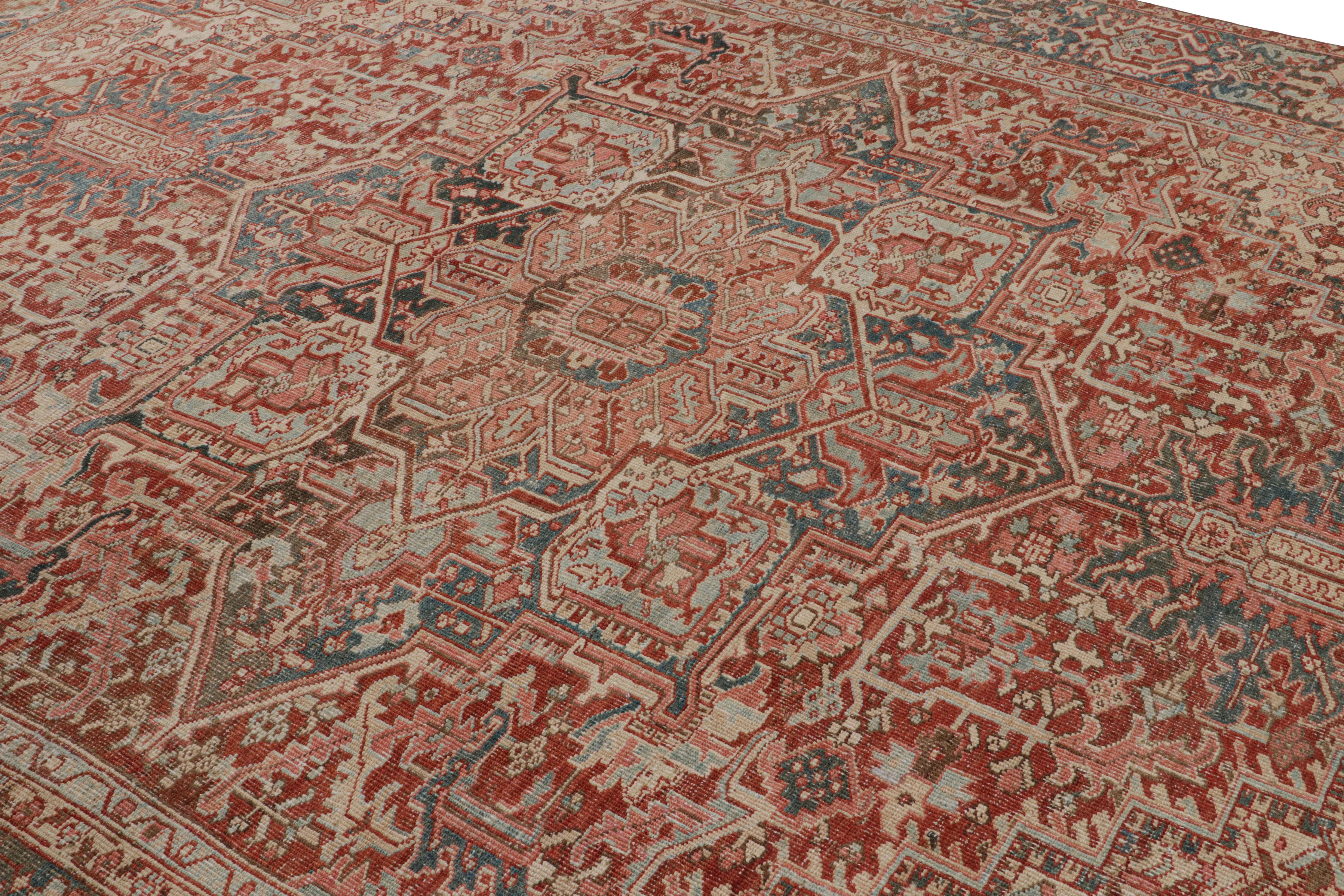 Tapis persan Heriz rouge avec médaillon et fleurs, de Rug & Kilim Bon état - En vente à Long Island City, NY