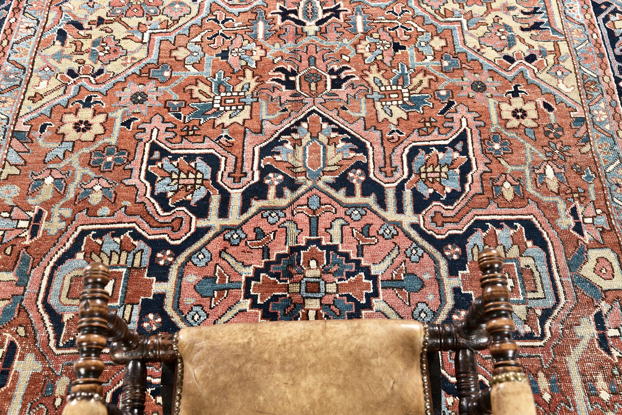 Vintage Persian Heriz Rug Serapi Style In Good Condition For Sale In WEST HOLLYWOOD, CA